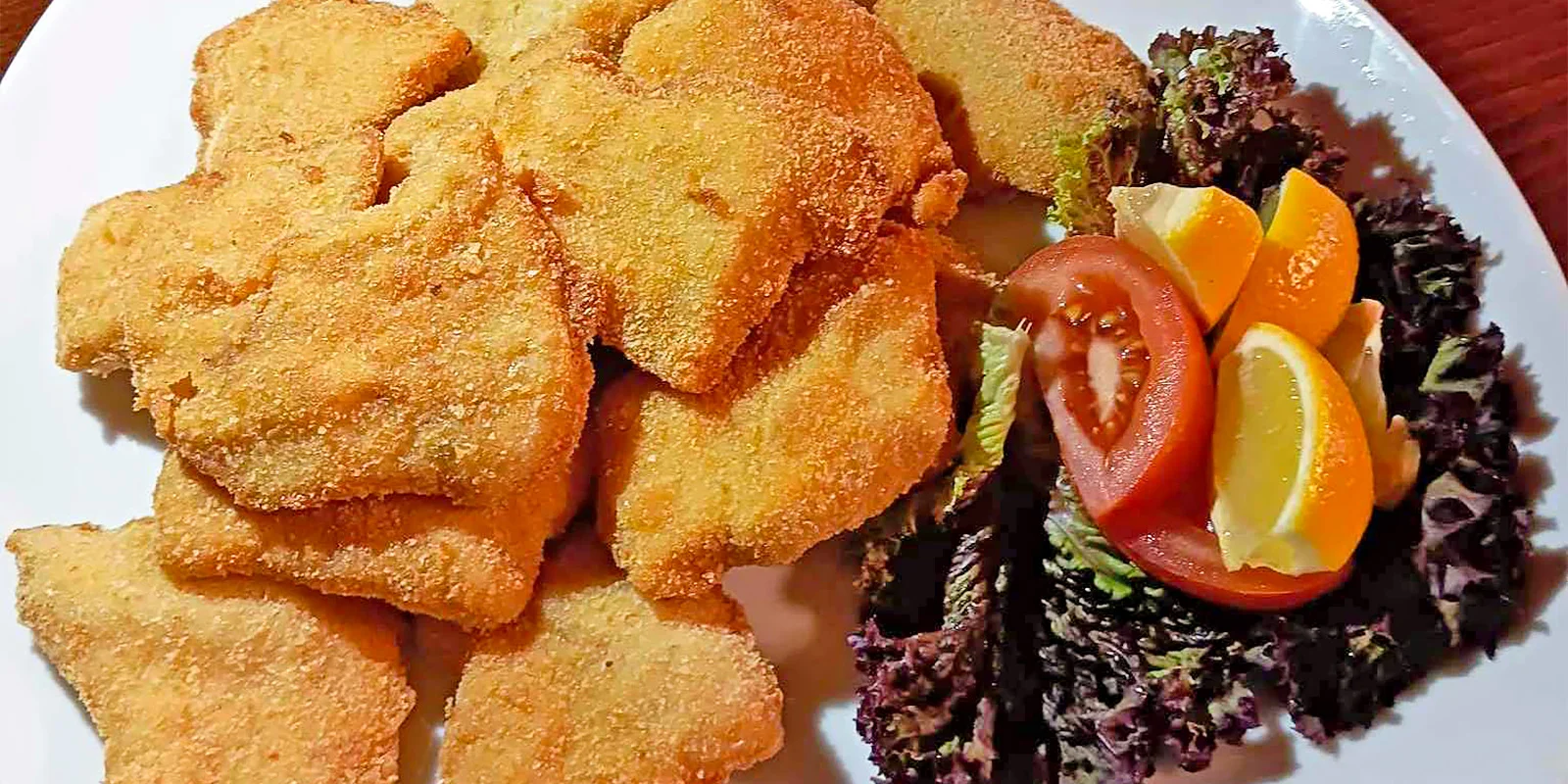 Hodina bowlingu až pro 8 osob a pizza podle výběru nebo 300 g kuřecích řízečků