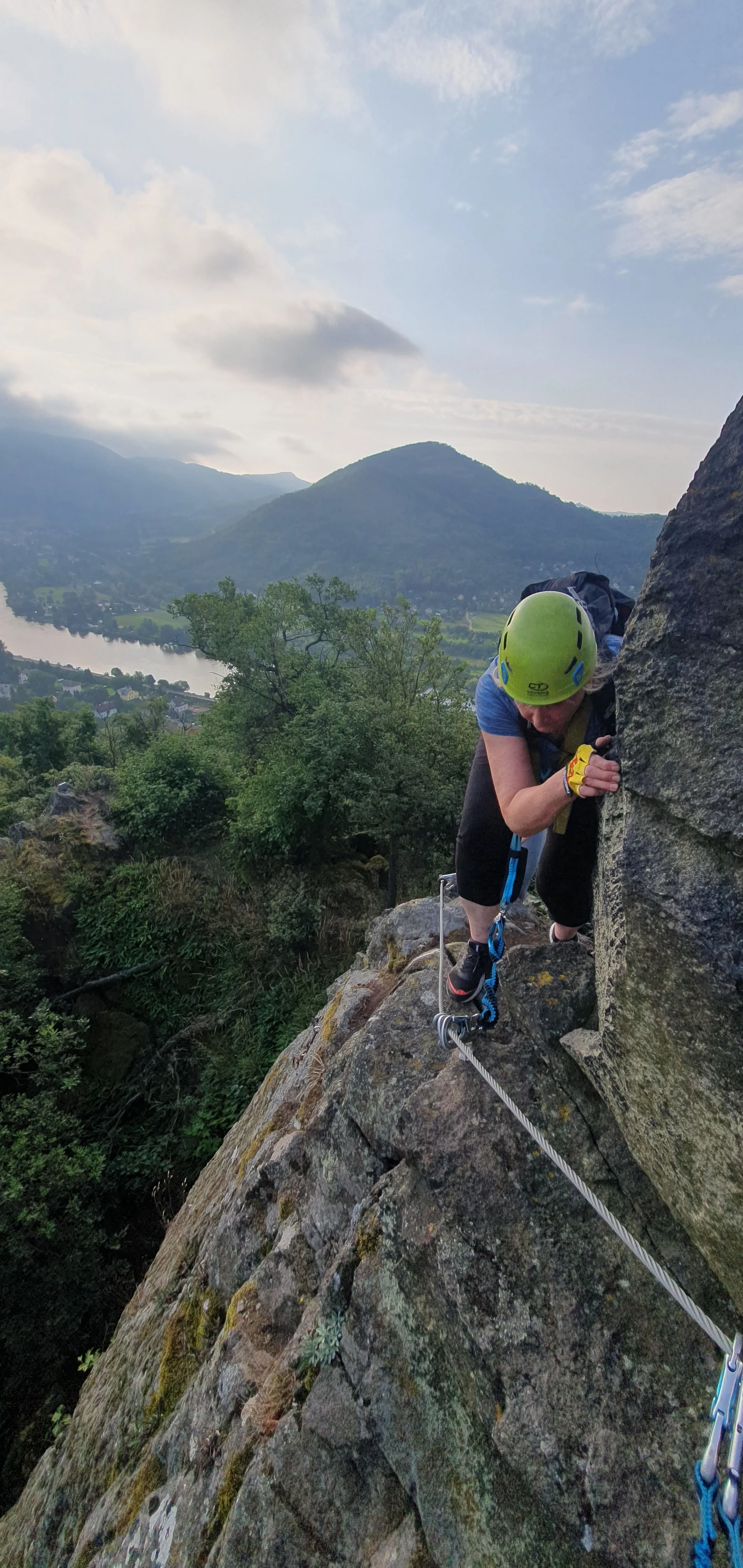 Via Ferrata: lezení po zajištěné cestě na Mlynářův kámen u Dubiček pro 1–3 osoby