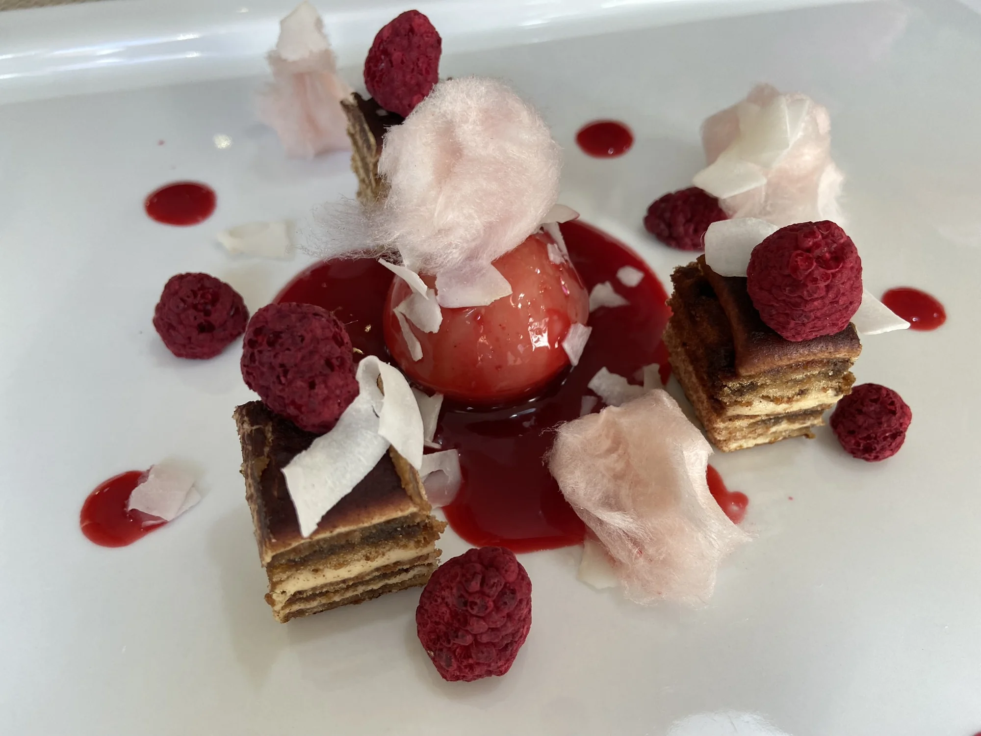 Degustační valentýnské menu: předkrmový a dezertní raut, humří polévka i steak