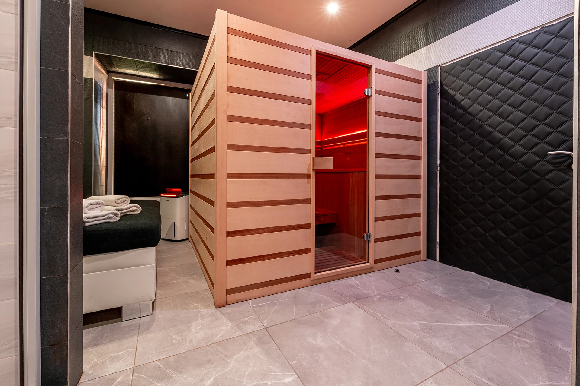 Privátní wellness pro 2 osoby: 120 minut, finská sauna a vířivka i varianty se sektem