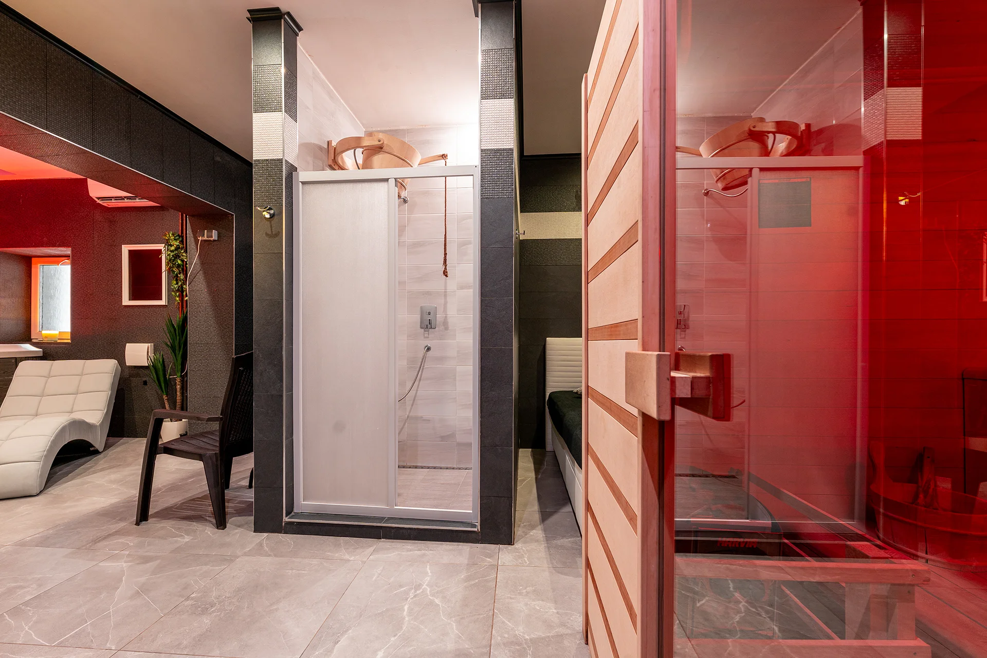 Privátní wellness pro 2 osoby: 120 minut, finská sauna a vířivka i varianty se sektem