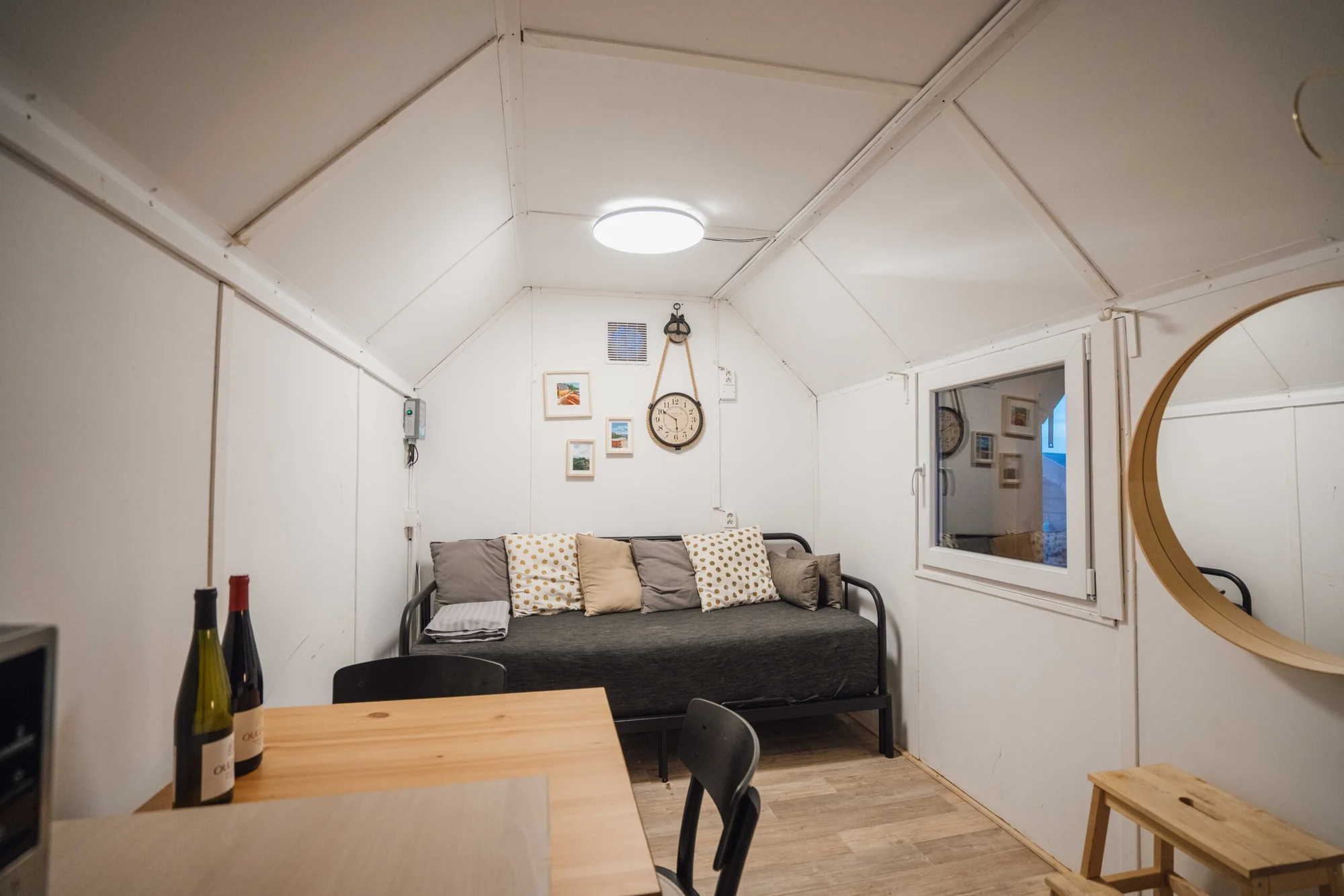 Pobyt ve vybavené maringotce s vířivkou, saunou a koupacím jezírkem