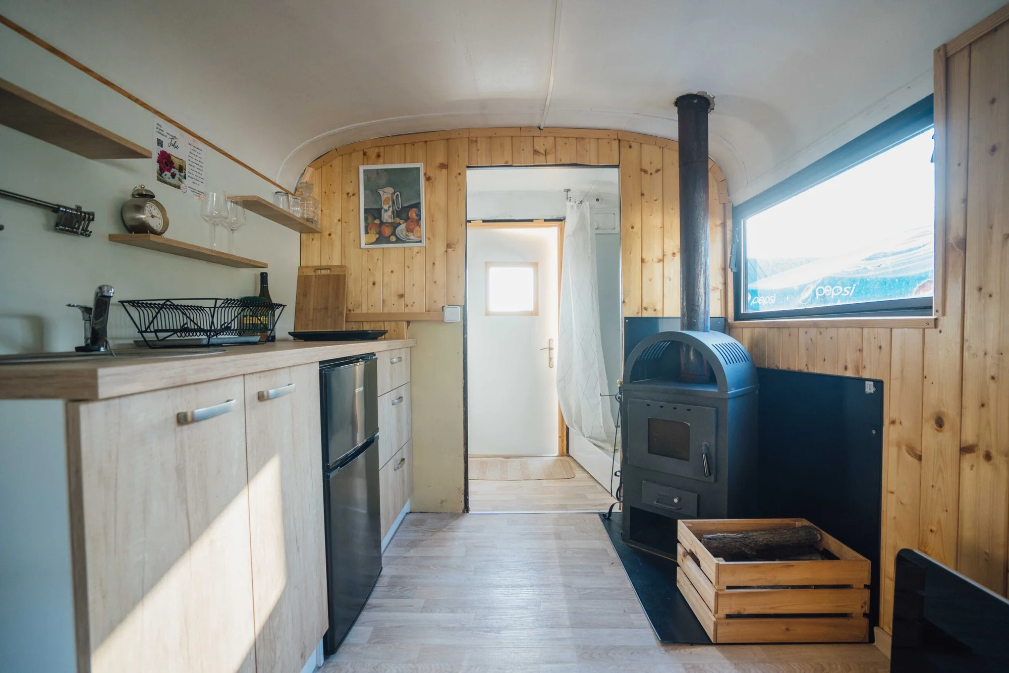 Pobyt ve vybavené maringotce s vířivkou, saunou a koupacím jezírkem