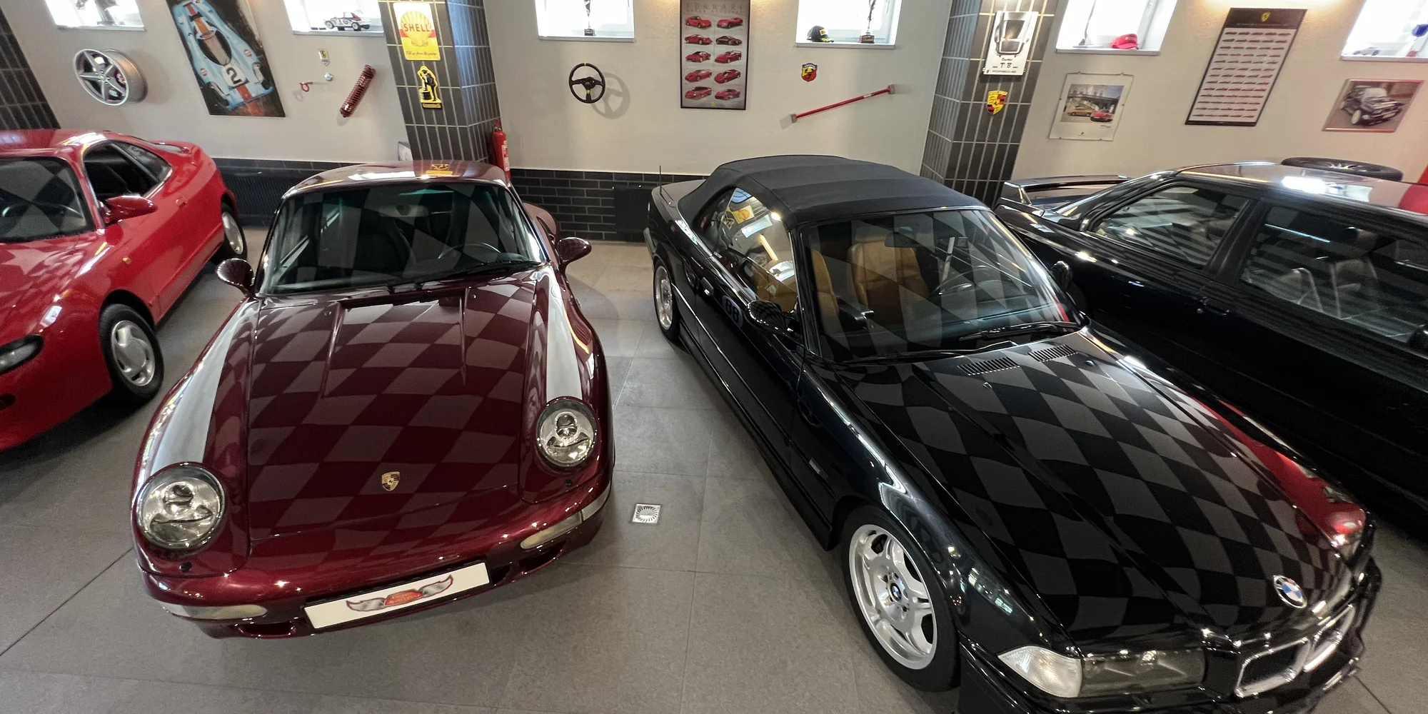 Komentovaná prohlídka veteránů v automobilové galerii Route 88 a nápoj