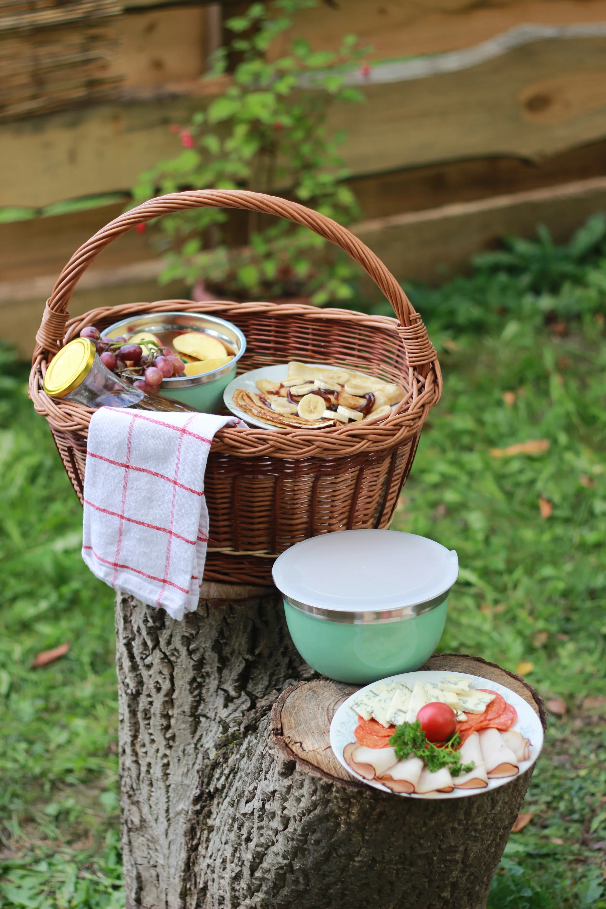 Pobyt v zařízeném teepee se sladkou, slanou i vege snídaní v piknikovém koši