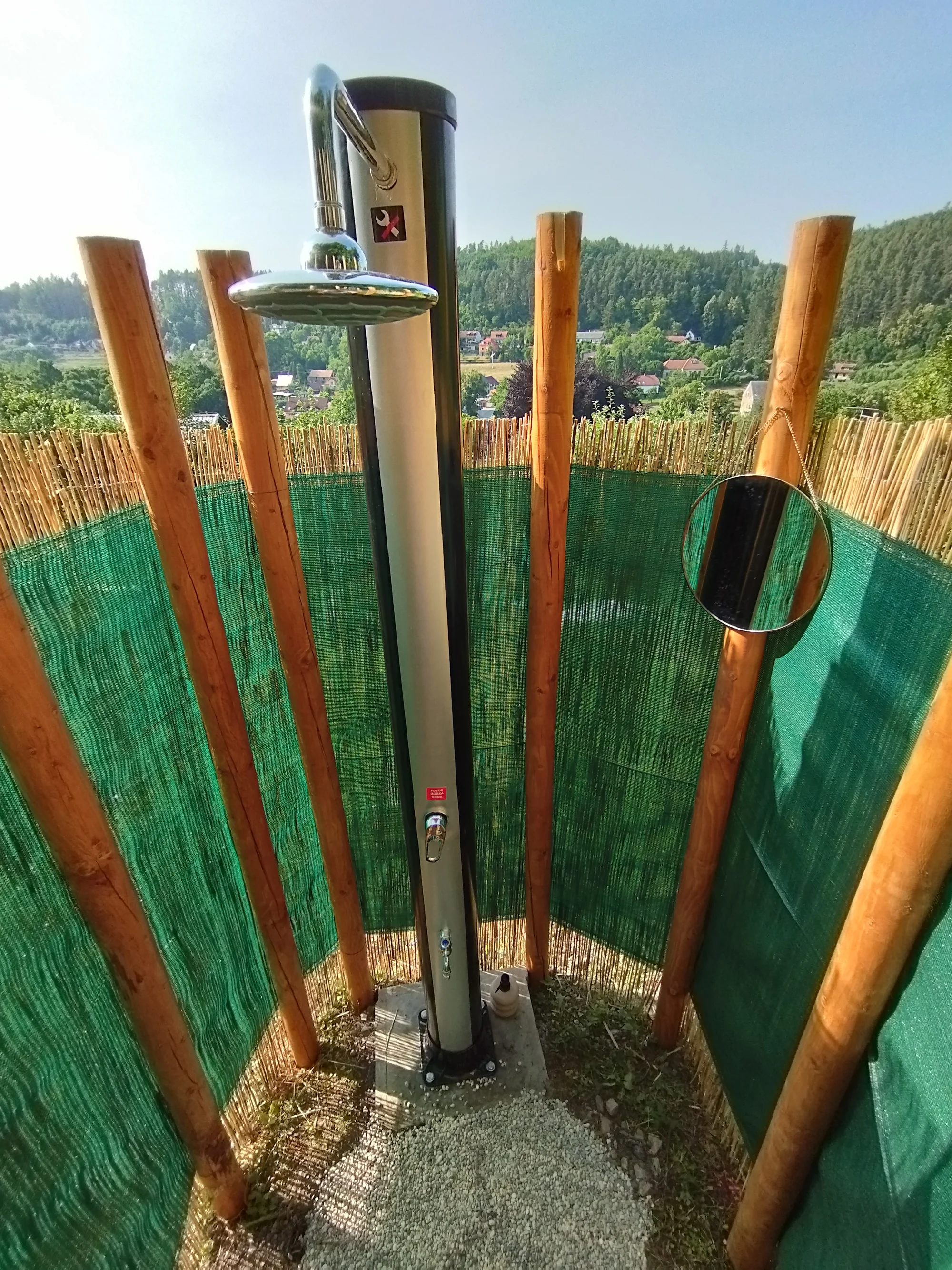 Pobyt v zařízeném teepee se sladkou, slanou i vege snídaní v piknikovém koši