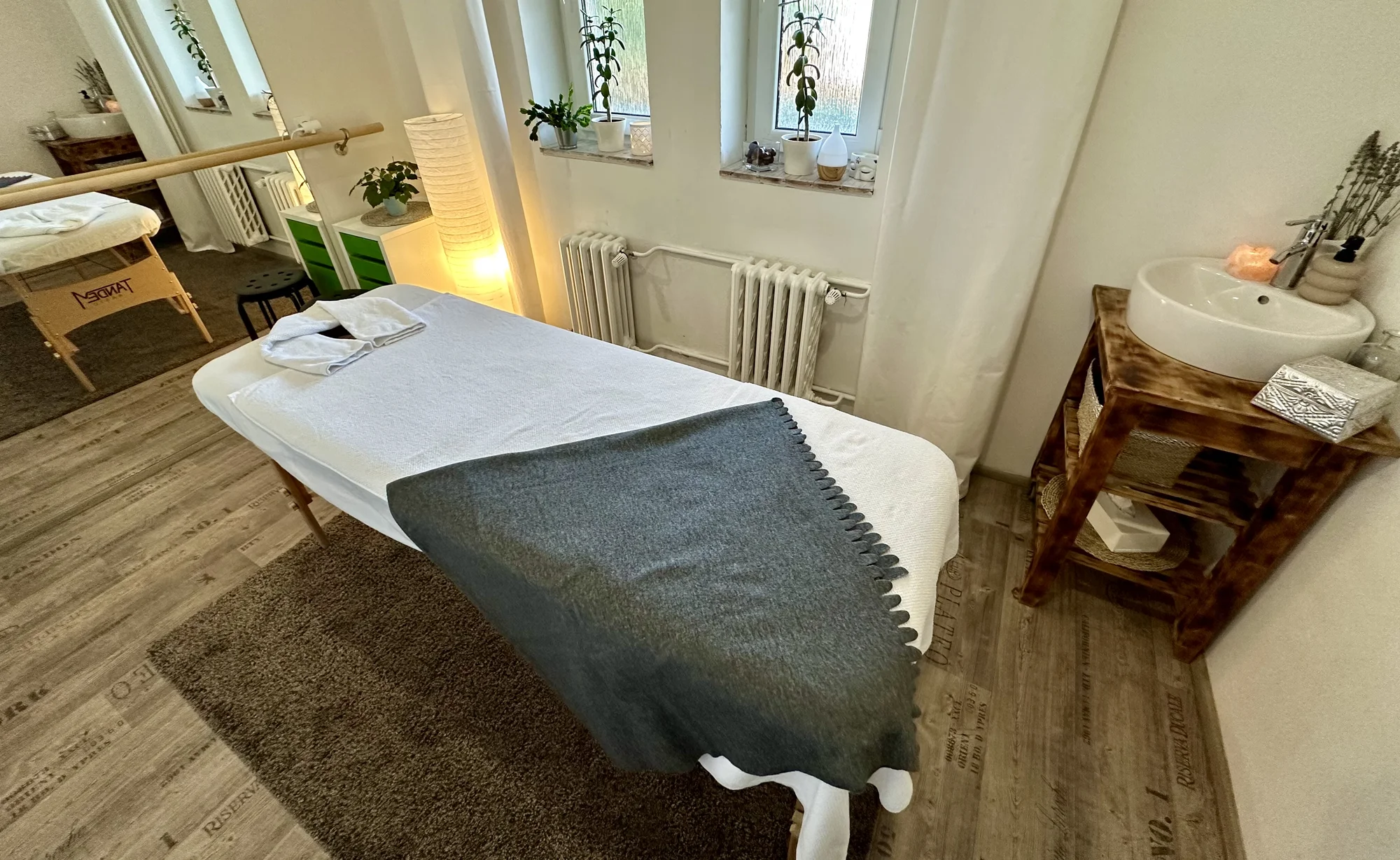 75 minut baňkování zad s masáží šíje nebo i nohou od masérky Adély Kišš