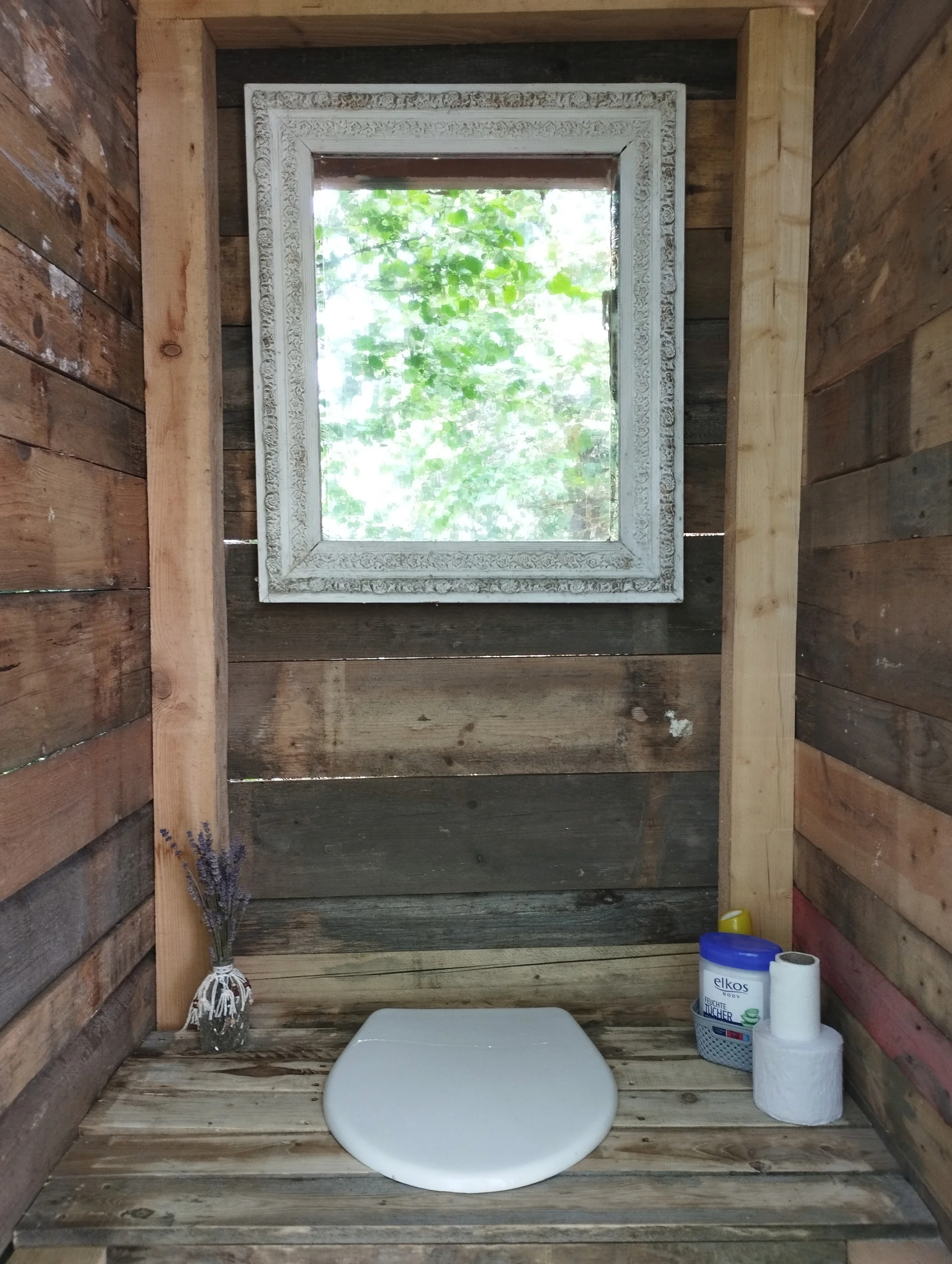 Pobyt v zařízeném teepee se sladkou, slanou i vege snídaní v piknikovém koši