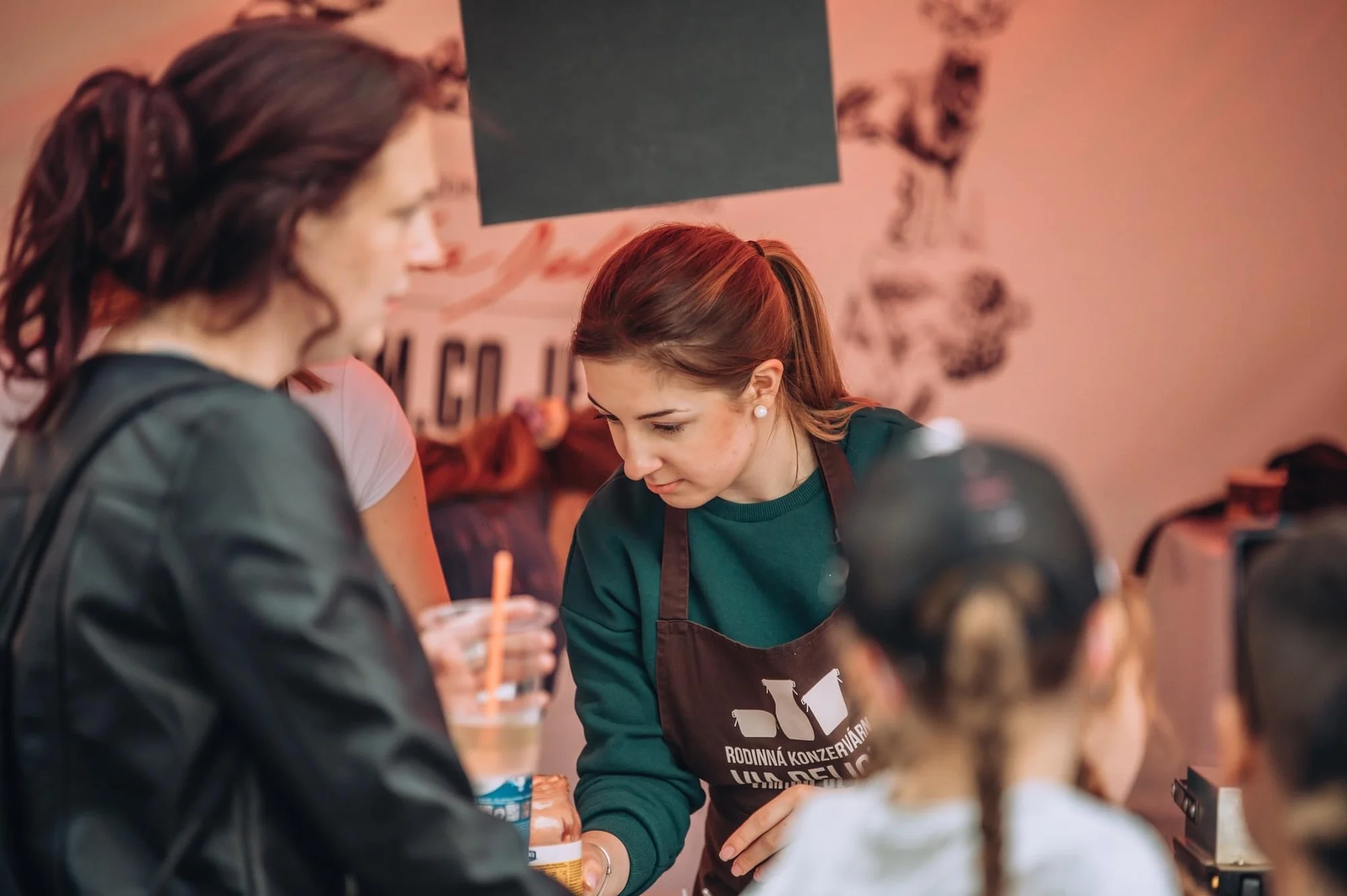 Exkurze do výrobny delikates: ochutnávka paštik, džemů jednohubky i domácí limonáda