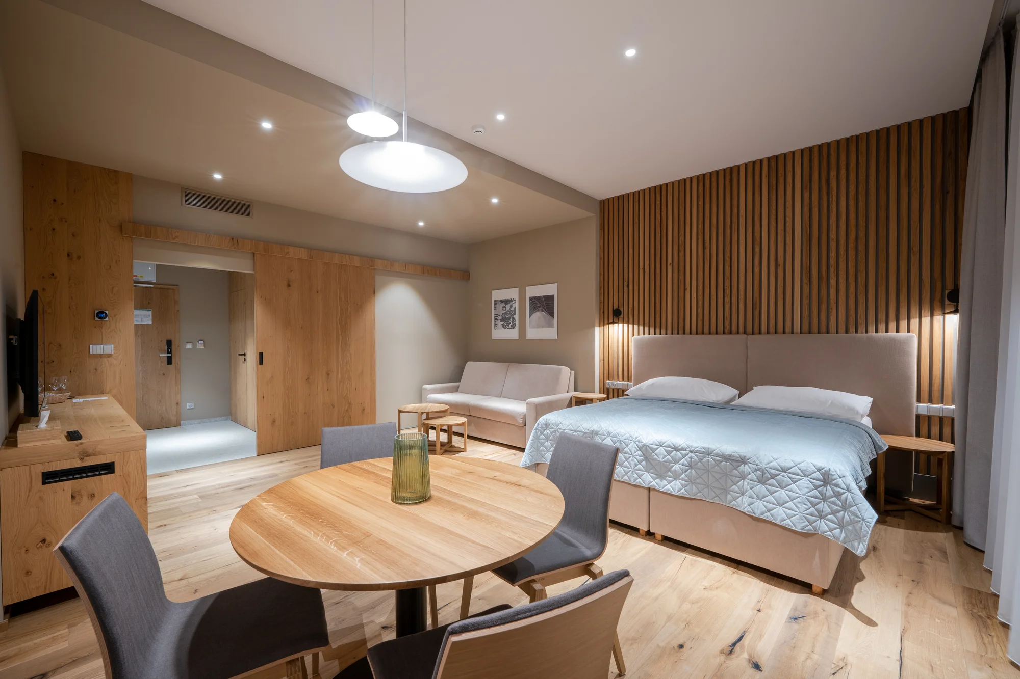 Moderní resort v Beskydech nedaleko Vsetína: snídaně, pobyt s večeří i neomezeným wellness