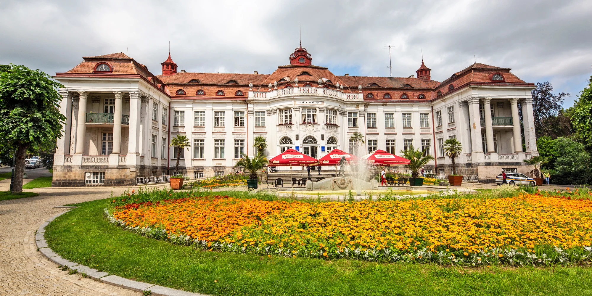Privátní koupel v minerální vřídelní vodě z Karlových Varů i se sklenkou sektu pro dva