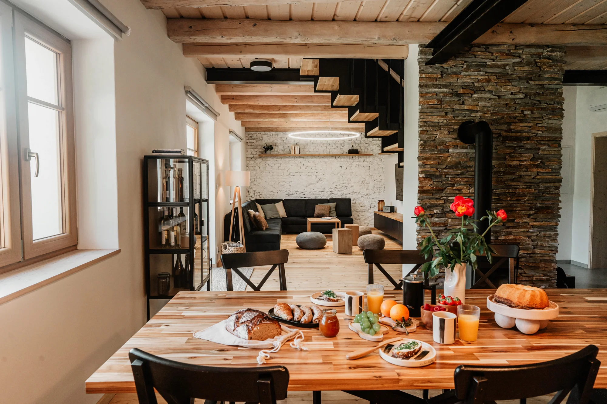 Luxusní vila v Beskydech: krb, koupací sud i sauna