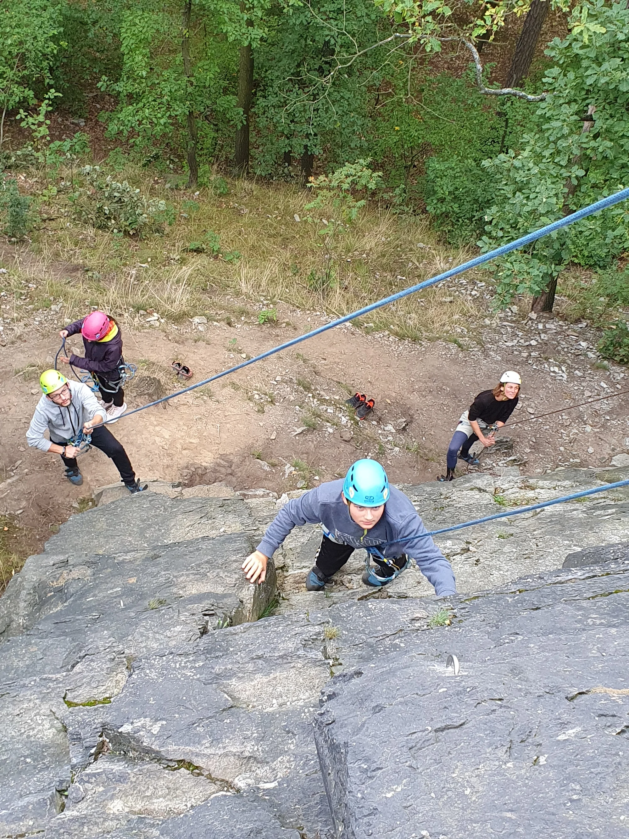 Cesta vzhůru: kurz lezení na skalách s materiálem srovnatelný s vápencem až pro 3 osoby