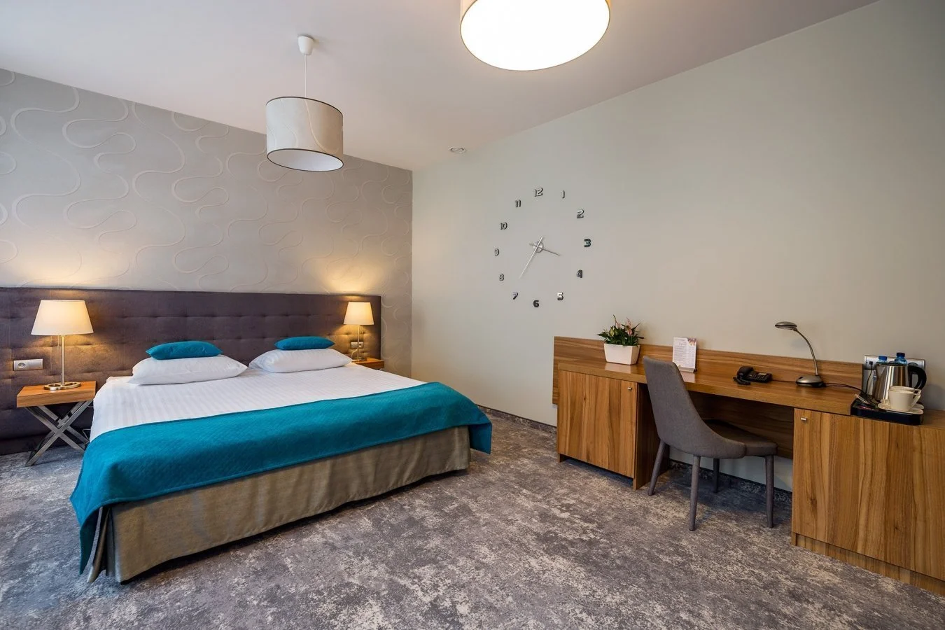 Pobyt se snídaní v samém srdci Vratislavi: ubytování v moderním hotelu pro jednoho, pár i rodinu