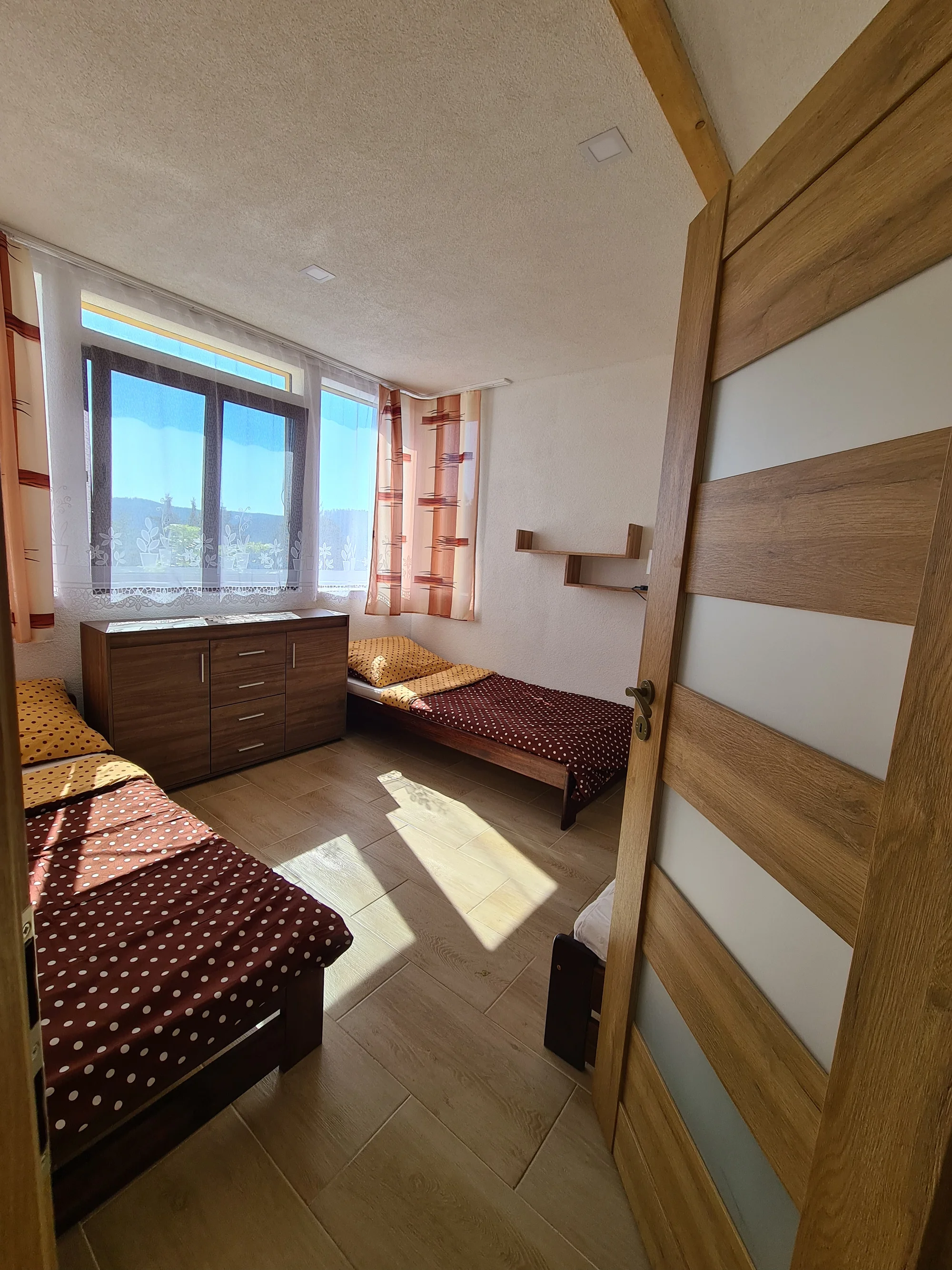 Až 8 dní pohody přímo u Lipna: vybavený apartmán s kuchyňkou a půjčením kol