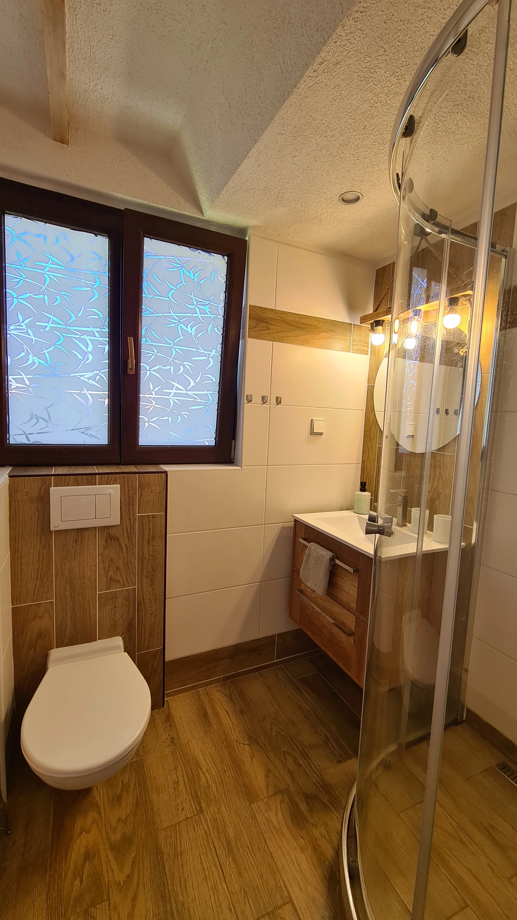 Až 8 dní pohody přímo u Lipna: vybavený apartmán s kuchyňkou a půjčením kol