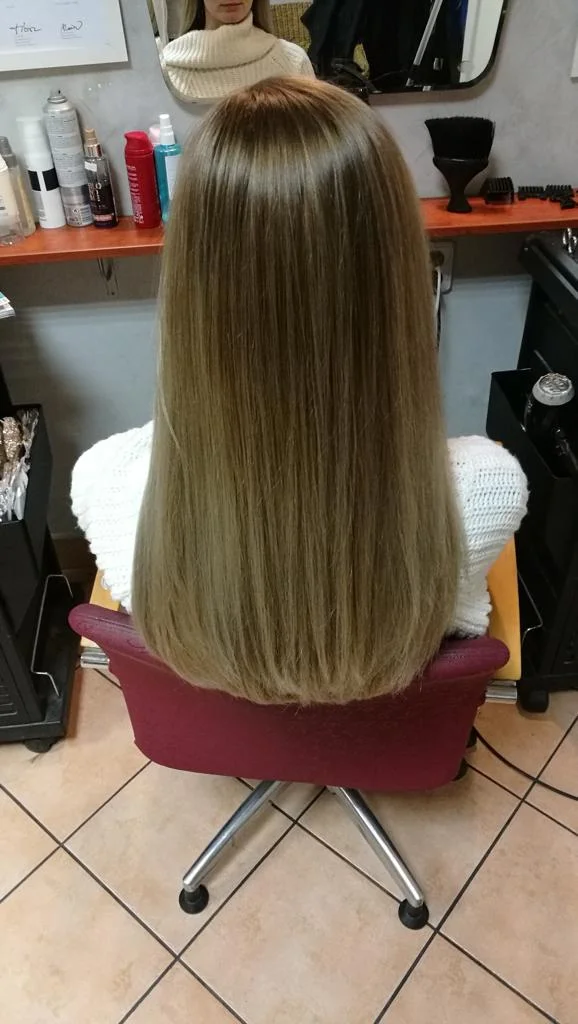 Dámský střih včetně regenerace a stylingu s možností barvení v Nuslích