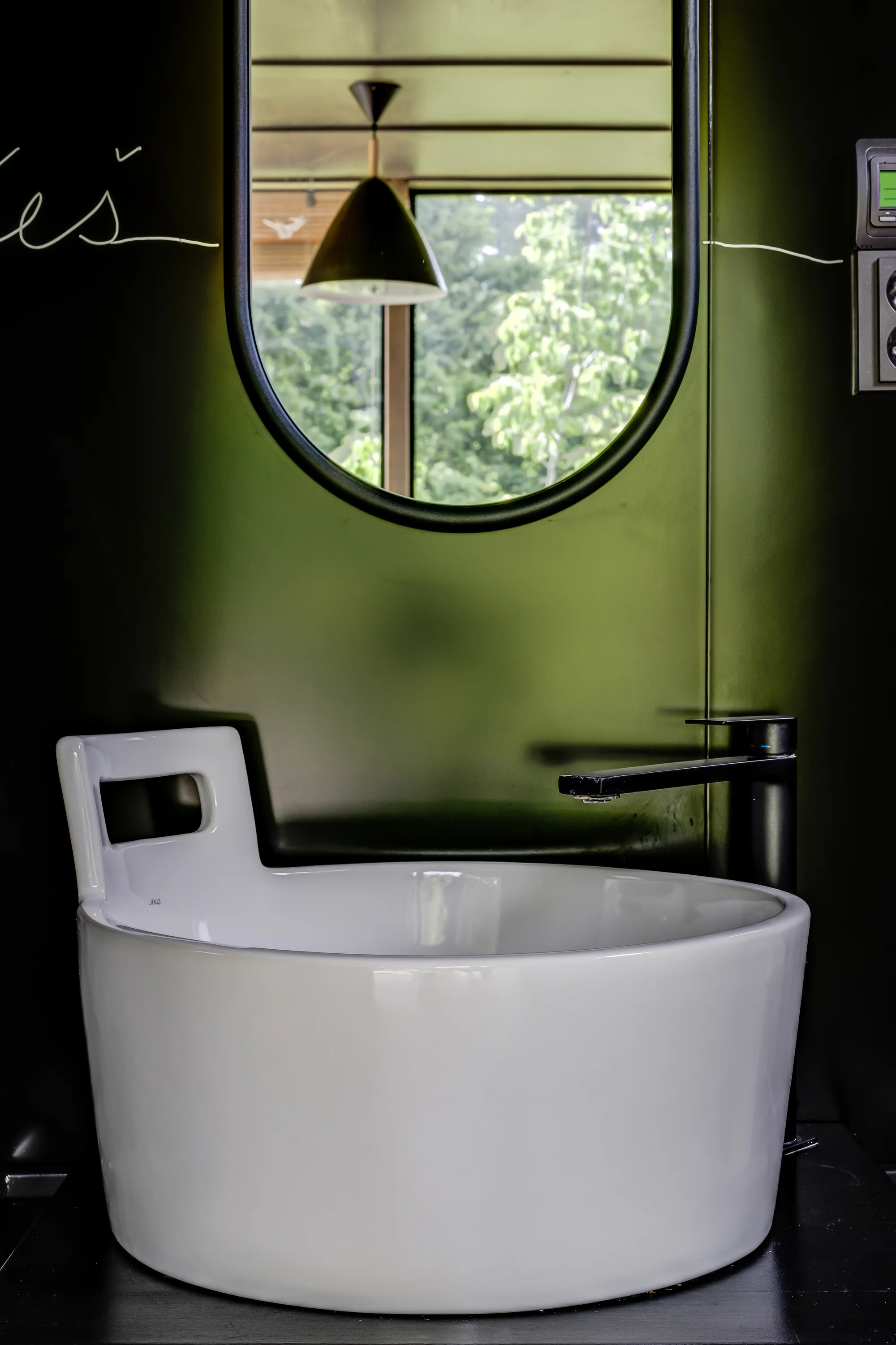 Netradiční pobyt na východě Čech: ubytování v luxusní chatě, snídaňová bednička a wellness