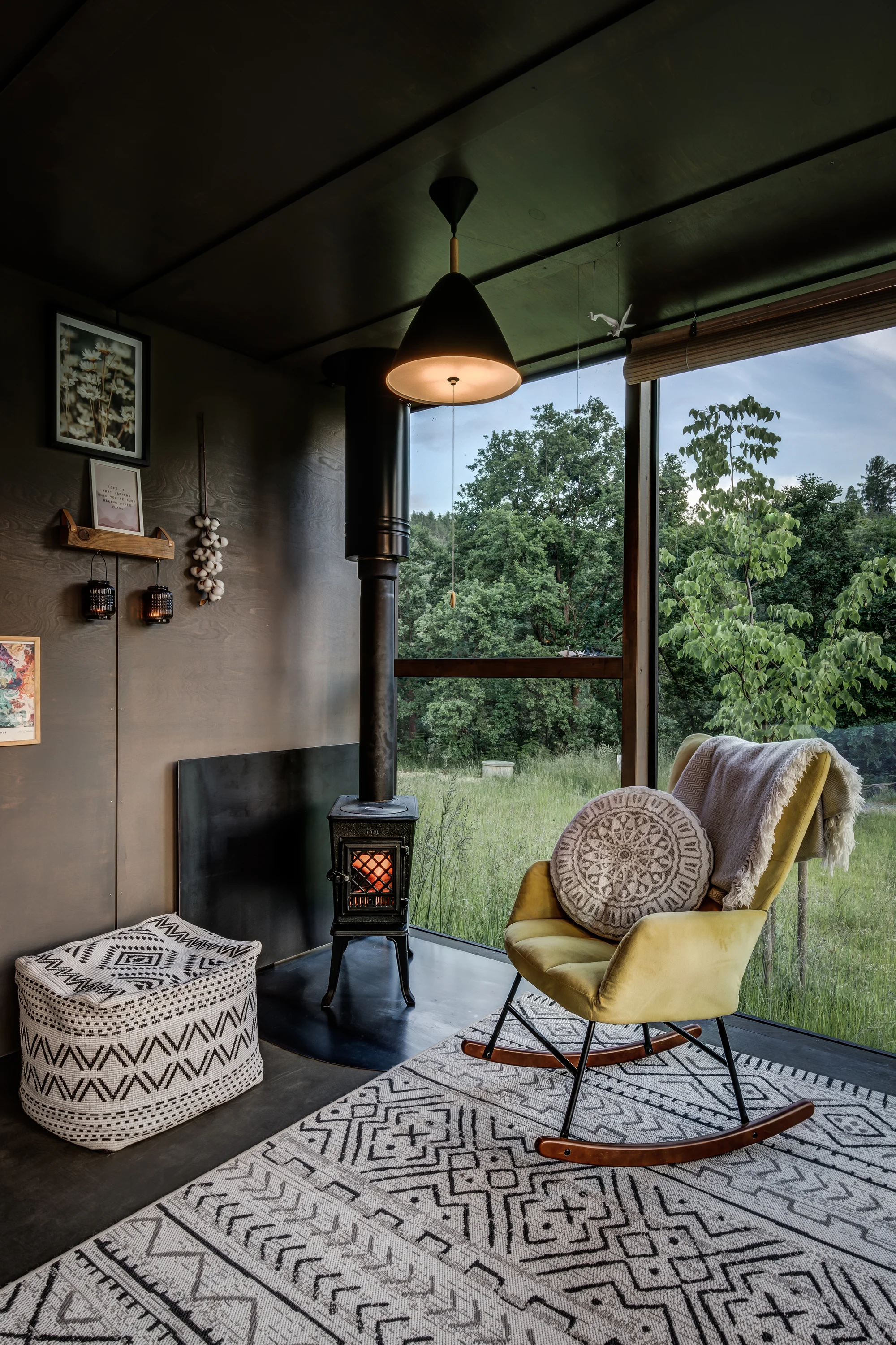 Netradiční pobyt na východě Čech: ubytování v luxusní chatě, snídaňová bednička a wellness