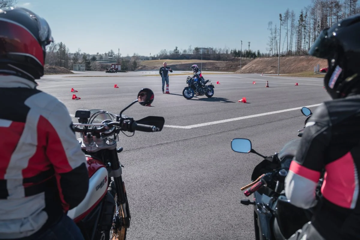 Kurz zdokonalení jízdy na motorce na nejmodernějším polygonu v Evropě