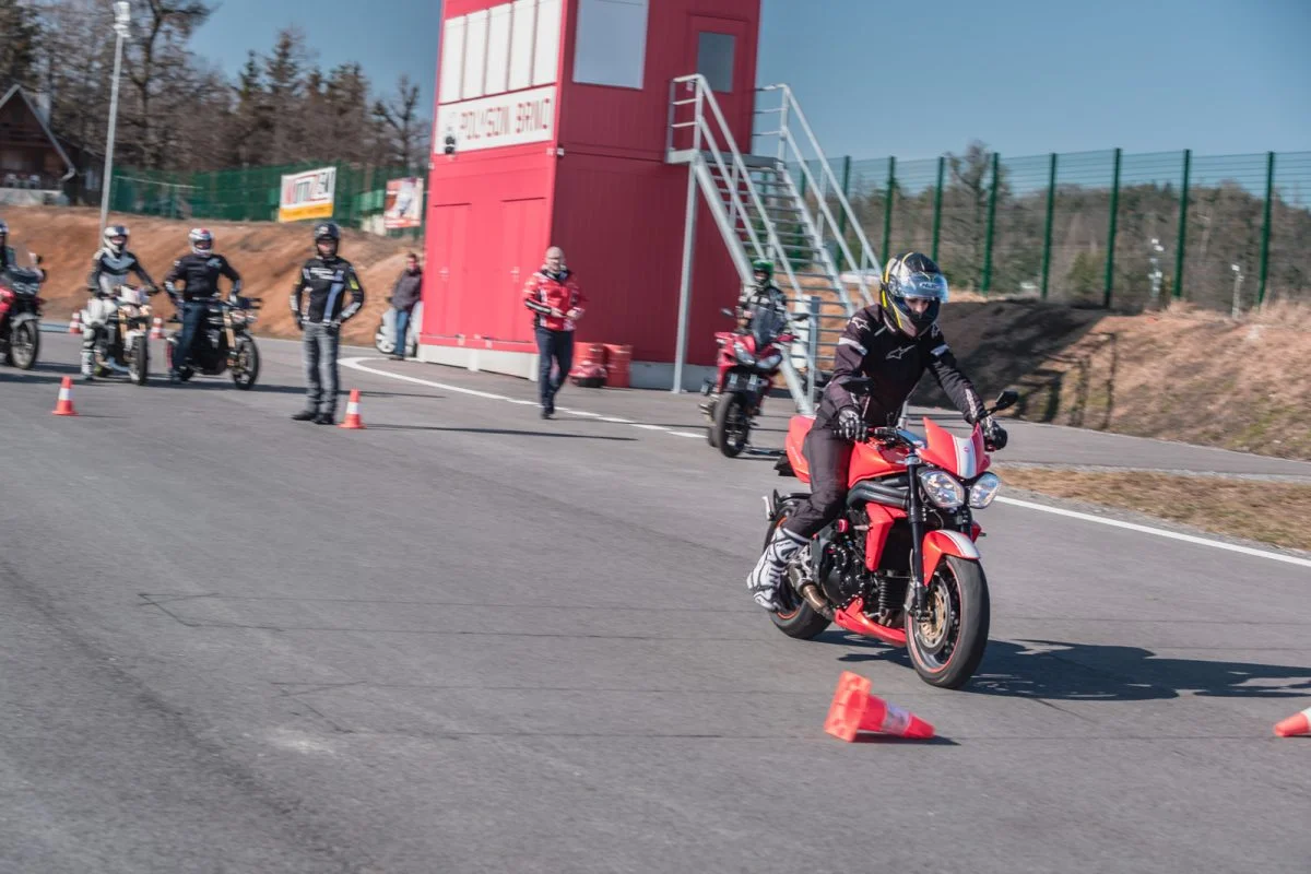 Kurz zdokonalení jízdy na motorce na nejmodernějším polygonu v Evropě