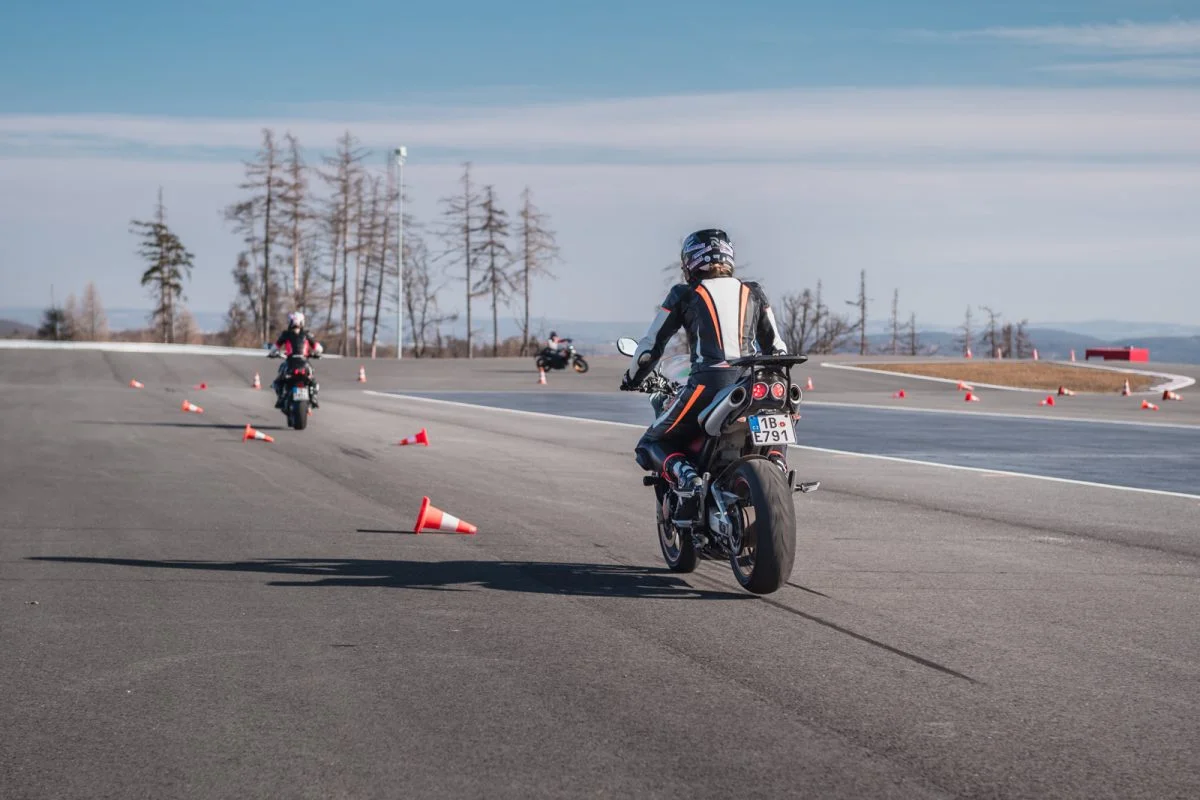 Kurz zdokonalení jízdy na motorce na nejmodernějším polygonu v Evropě