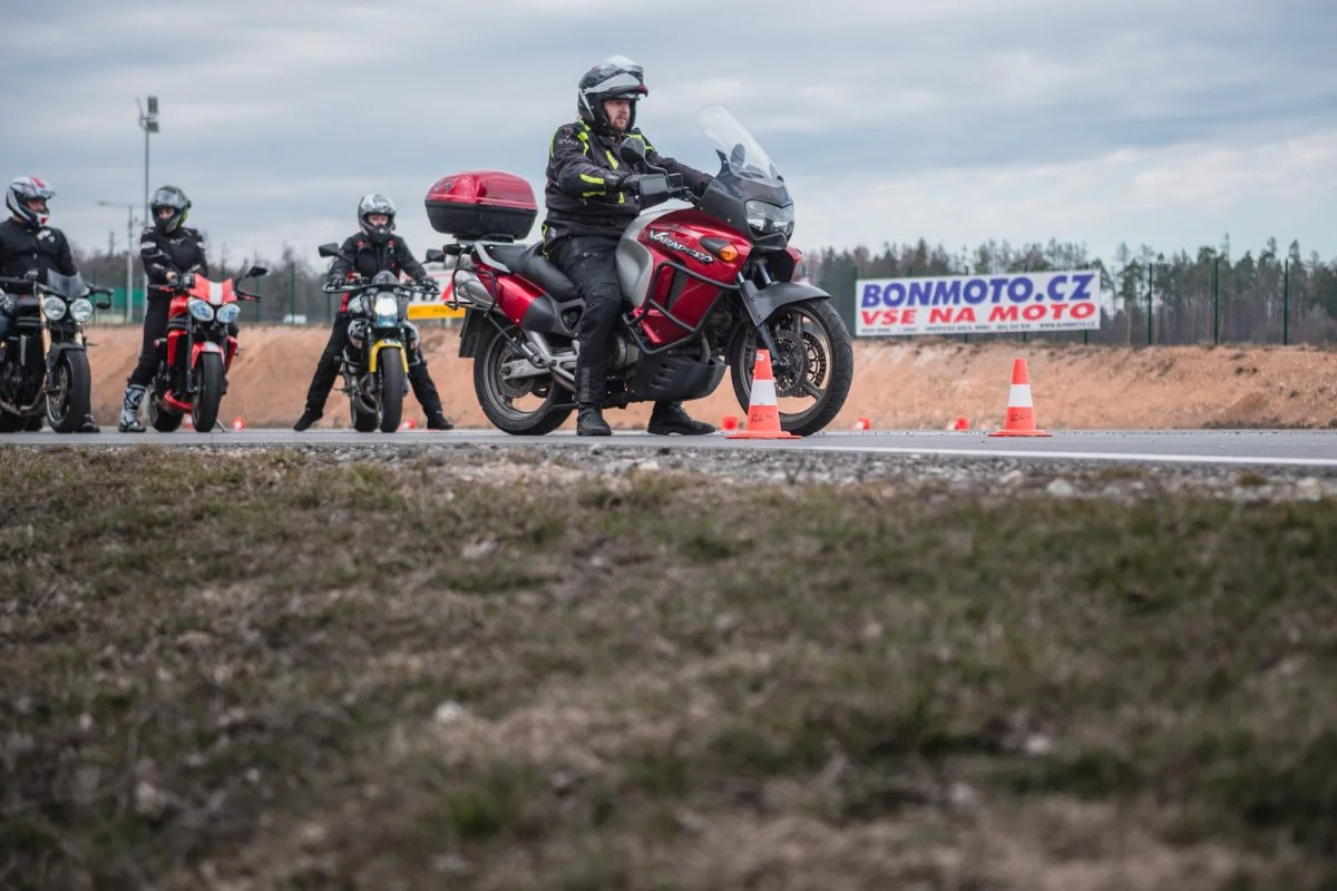 Kurz zdokonalení jízdy na motorce na nejmodernějším polygonu v Evropě