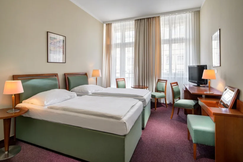 Pobyt v historickém centru Prahy: ubytování ve 4* hotelu, snídaně i luxusní pohoštění s lahví sektu
