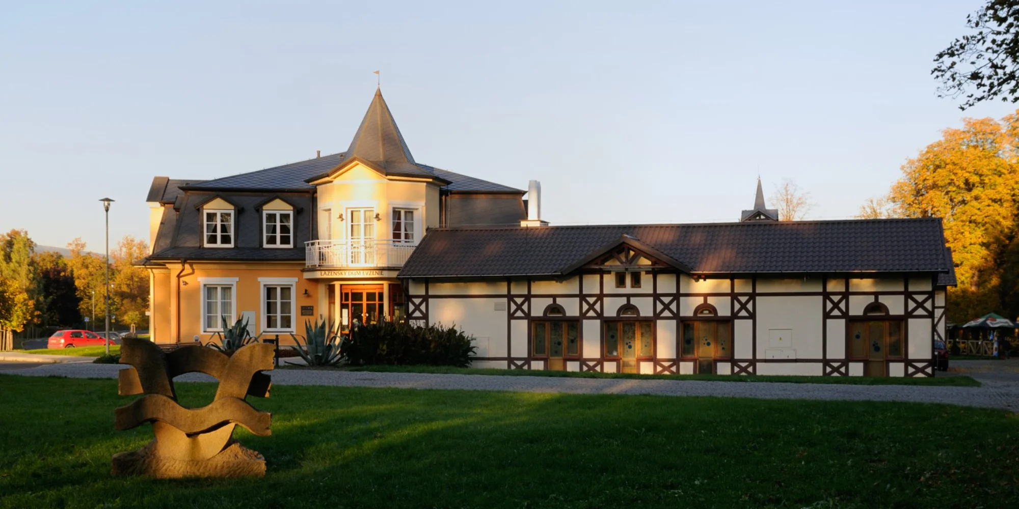 Lázeňský pobyt v Klášterci nad Ohří: snídaně či polopenze, vstup do bazénu s vířivkou a solné jeskyně