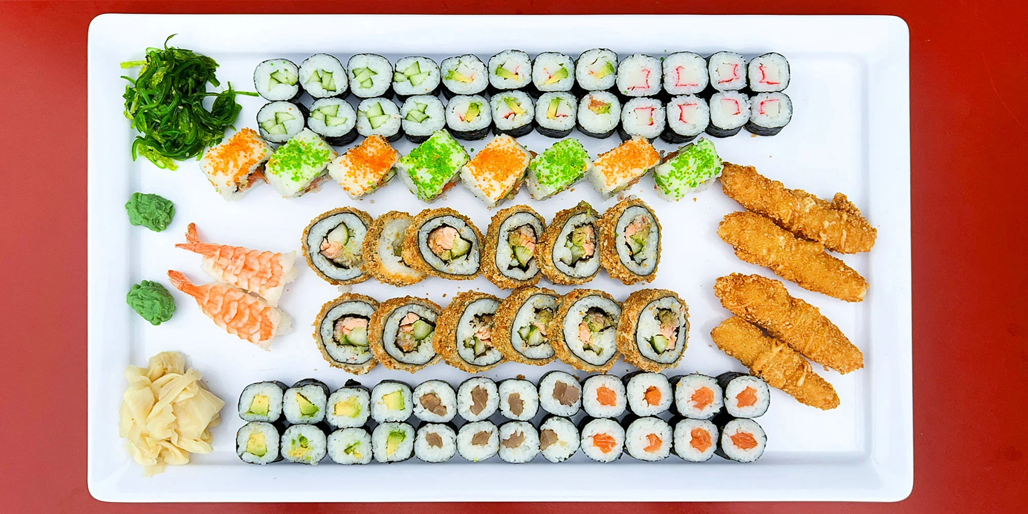 Set 59, 74 nebo 85 kousků sushi s lososem, tuňákem, avokádem i krabem