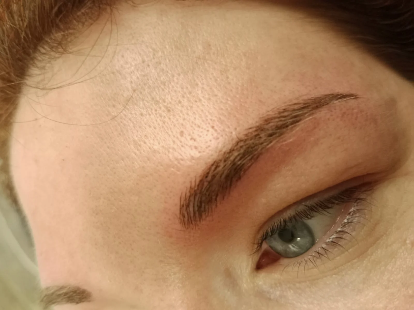 Permanentní make-up: horní i dolní linka nebo obočí pomocí metody microblading