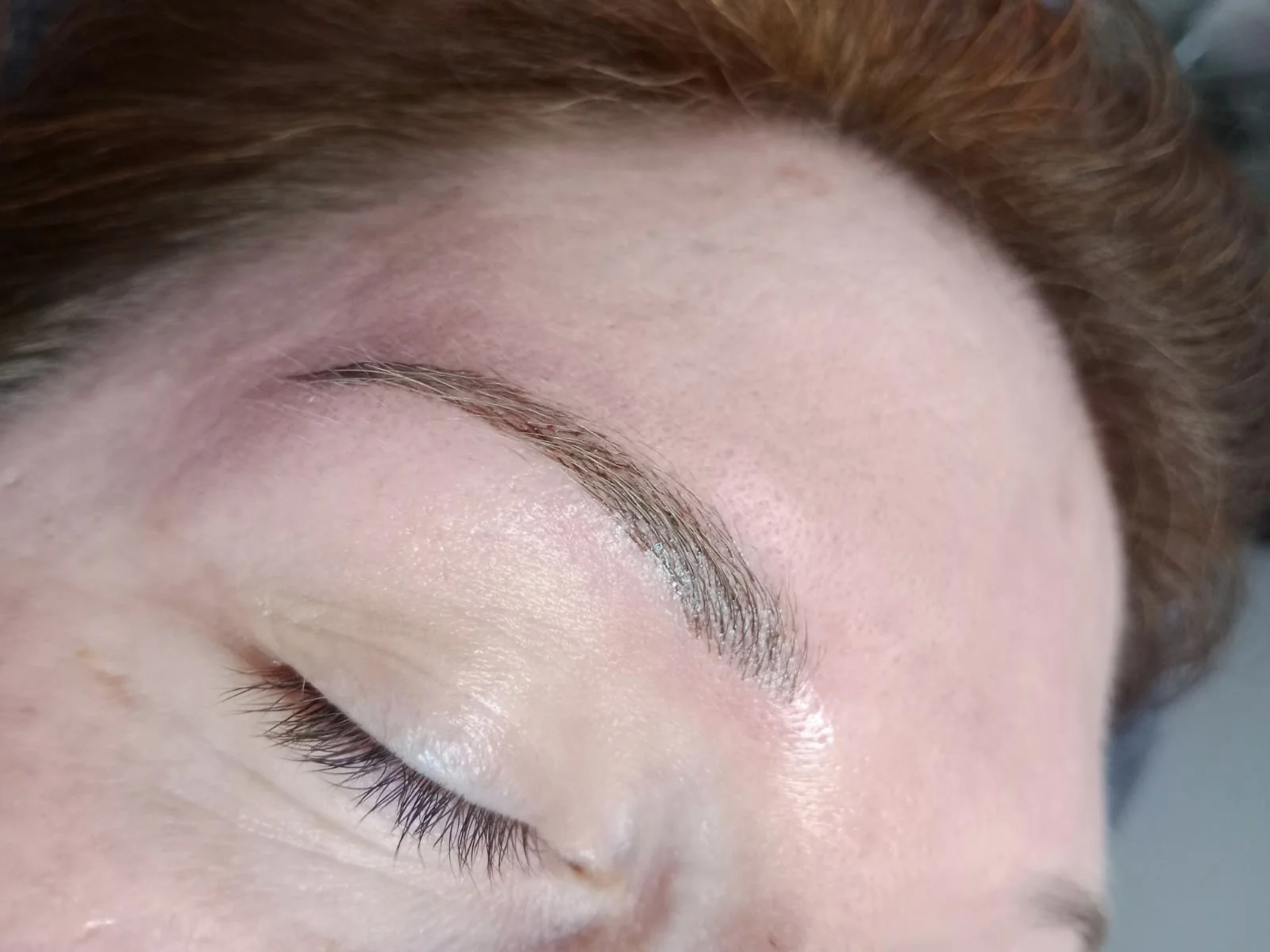 Permanentní make-up: horní i dolní linka nebo obočí pomocí metody microblading