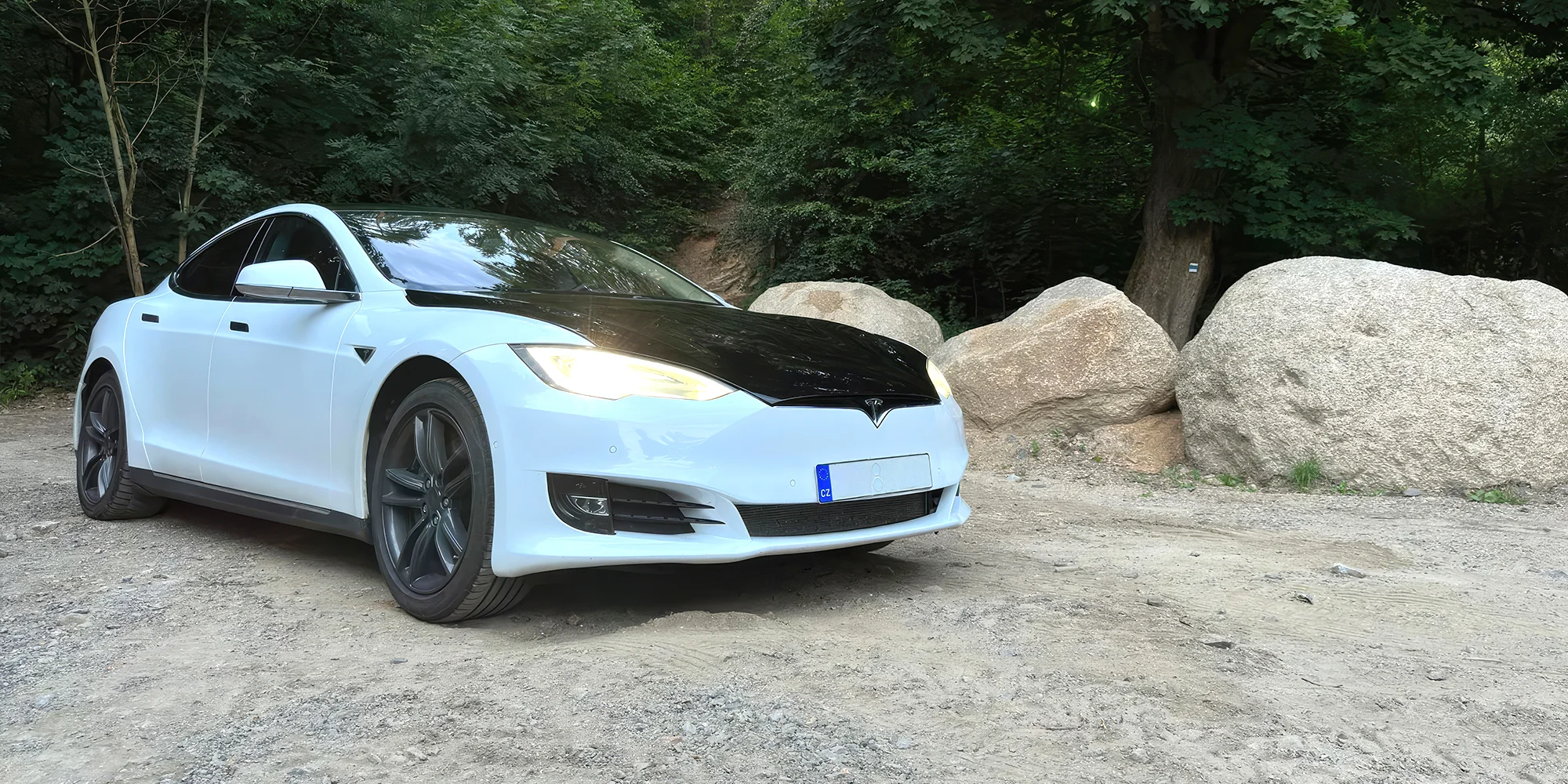 Zrychlení z 0 na 100 km/h za 4 s: spolujízda nebo řízení žihadla Tesla S