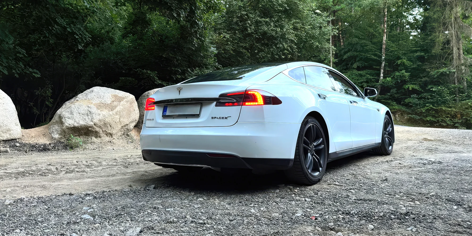 Zrychlení z 0 na 100 km/h za 4 s: spolujízda nebo řízení žihadla Tesla S