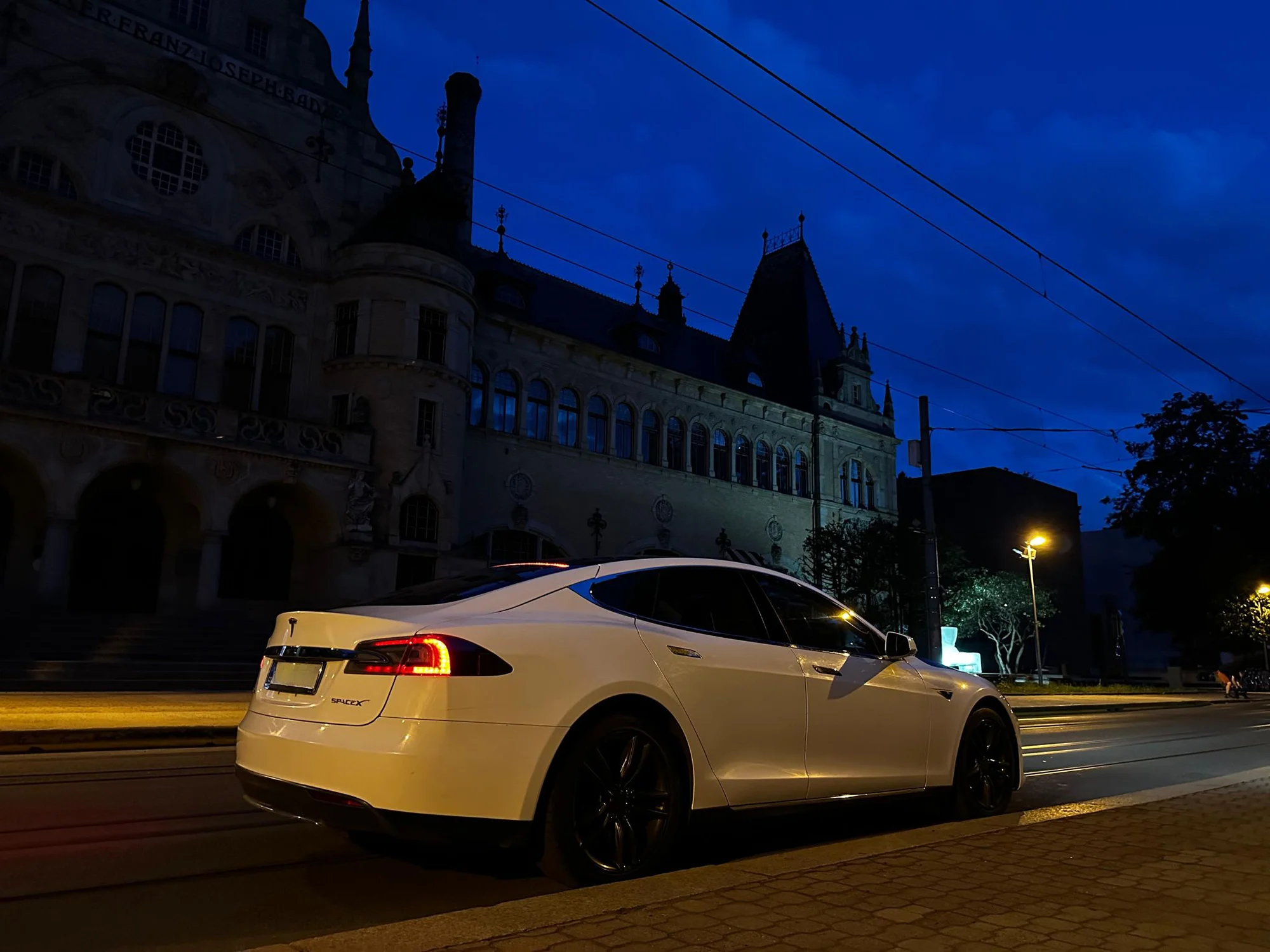 Zrychlení z 0 na 100 km/h za 4 s: spolujízda nebo řízení žihadla Tesla S