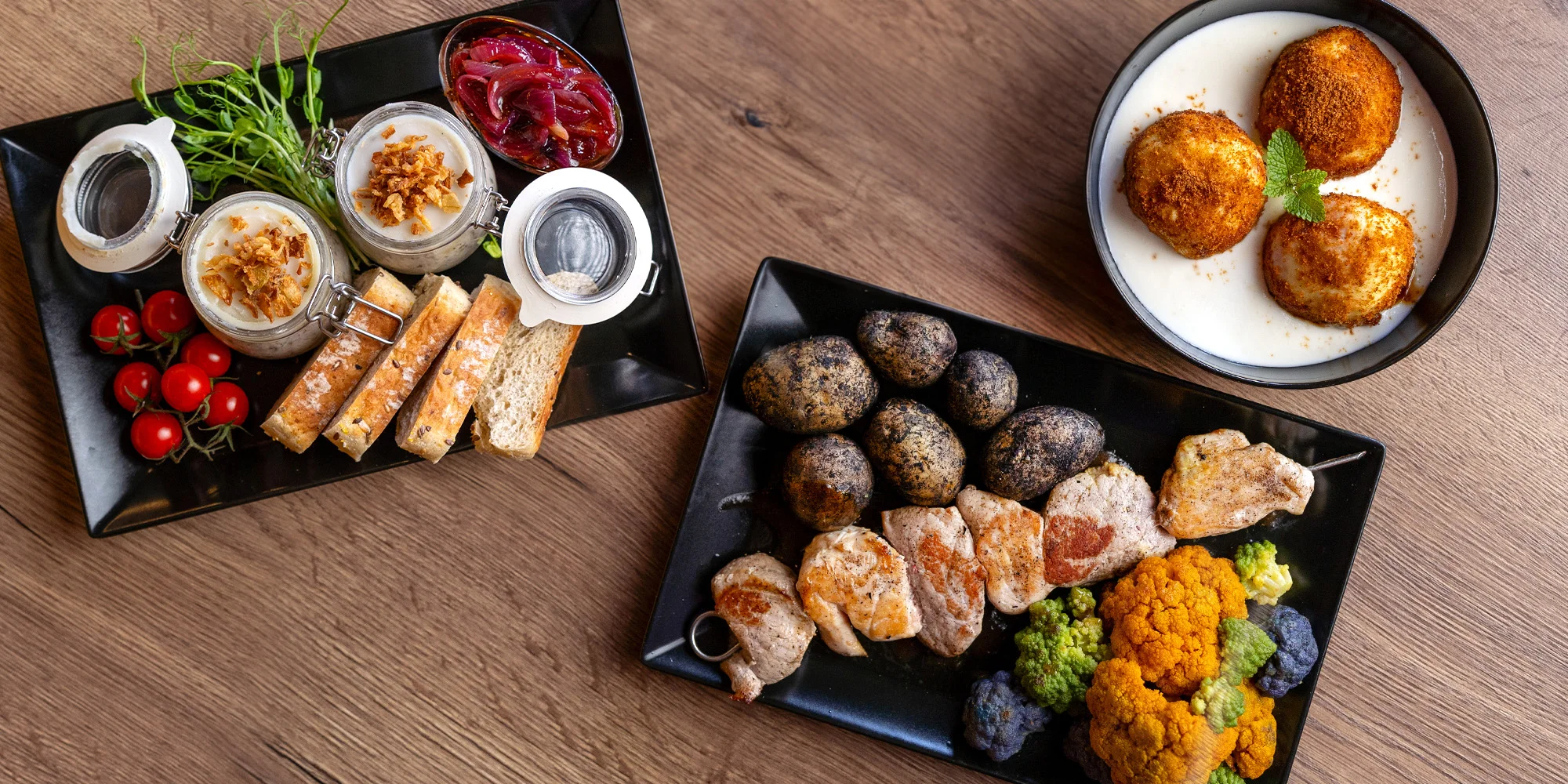 Tříchodové menu v restauraci s vlastním pivovarem: rillettes, špíz a tvarohové knedlíčky pro 2 osoby