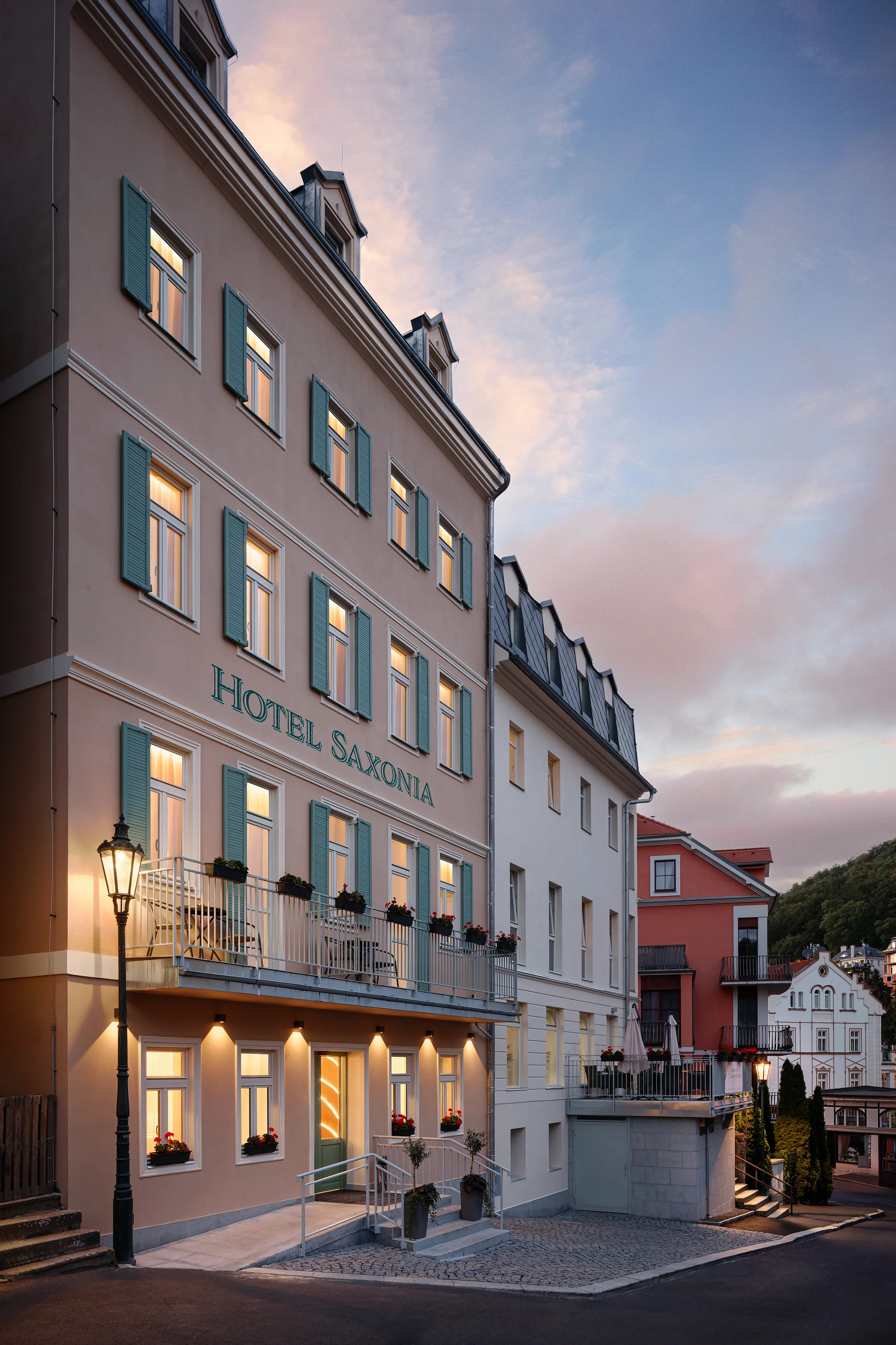 Luxusní butikový hotel v srdci Karlových Varů: 300 m od Vřídelní kolonády, polopenze i procedury