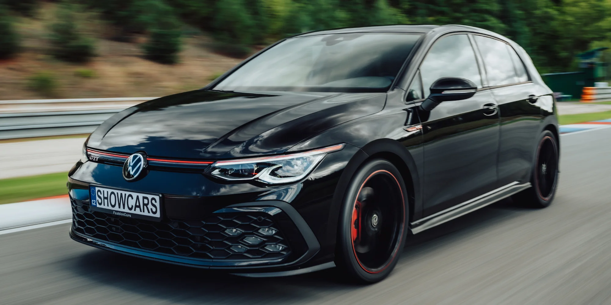 Exclusive VIP driving day: jízda na velkém závodním okruhu v Mostě v Lamborghini, Ferrari, McLarenu nebo Porsche