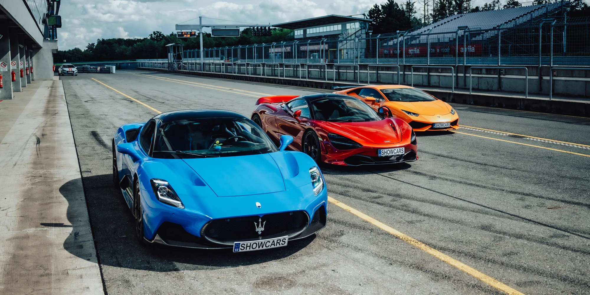 Exclusive VIP driving day: jízda na velkém závodním okruhu v Mostě v Lamborghini, Ferrari, McLarenu nebo Porsche