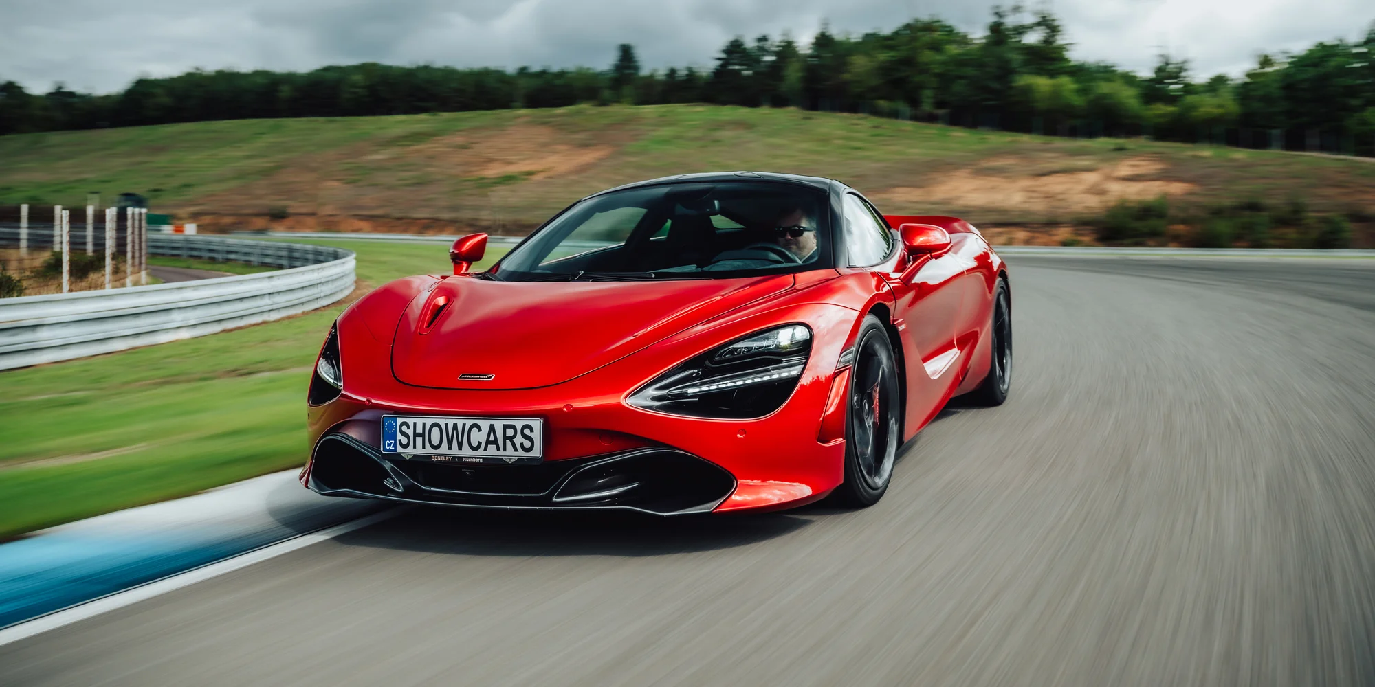 Exclusive VIP driving day: jízda na velkém závodním okruhu v Mostě v Lamborghini, Ferrari, McLarenu nebo Porsche