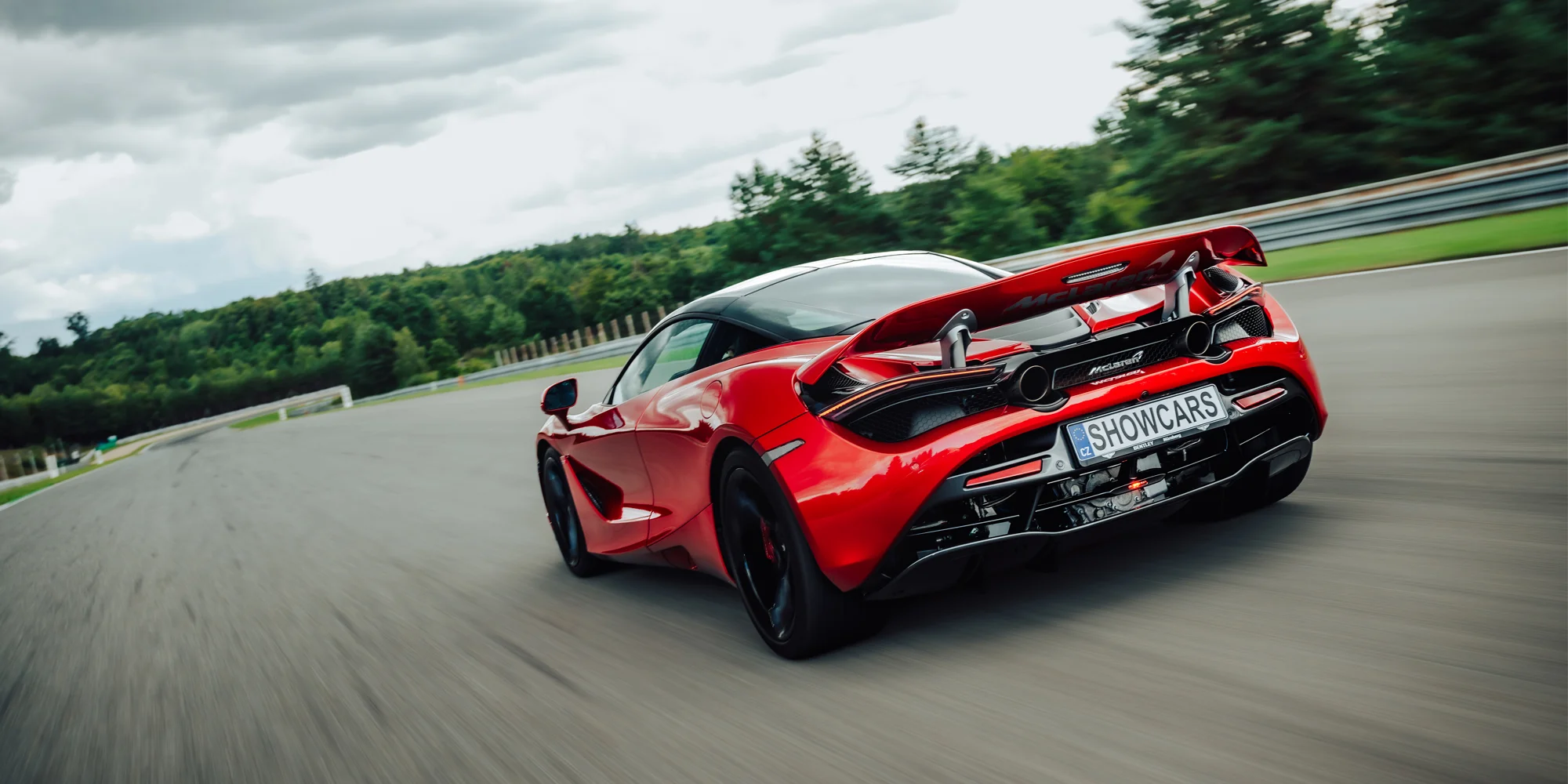 Exclusive VIP driving day: jízda na velkém závodním okruhu v Mostě v Lamborghini, Ferrari, McLarenu nebo Porsche