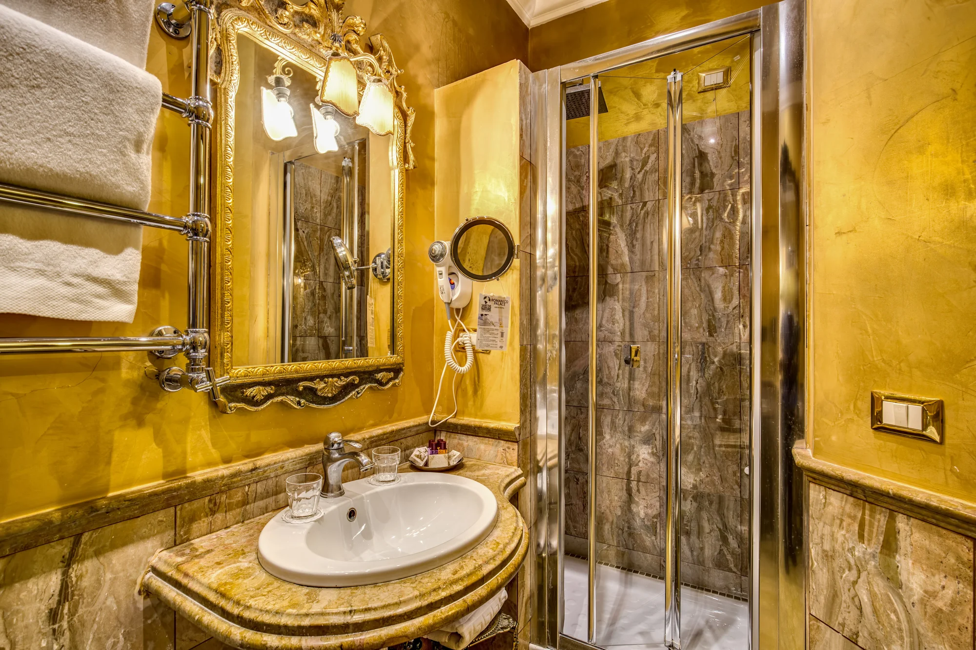 Luxusní 4* hotel v centru Říma: 1,3 km od Fontány di Trevi a 2,5 km od Kolosea