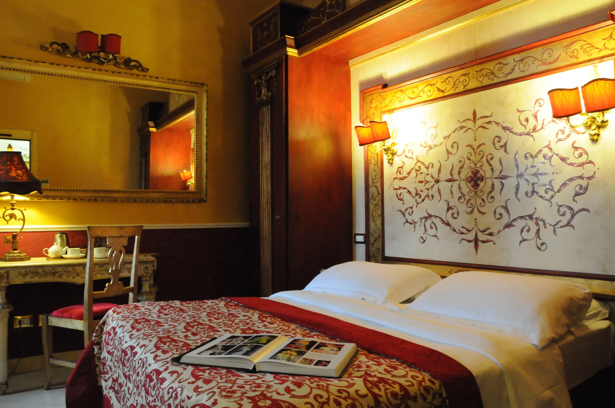 Luxusní 4* hotel v centru Říma: 1,3 km od Fontány di Trevi a 2,5 km od Kolosea