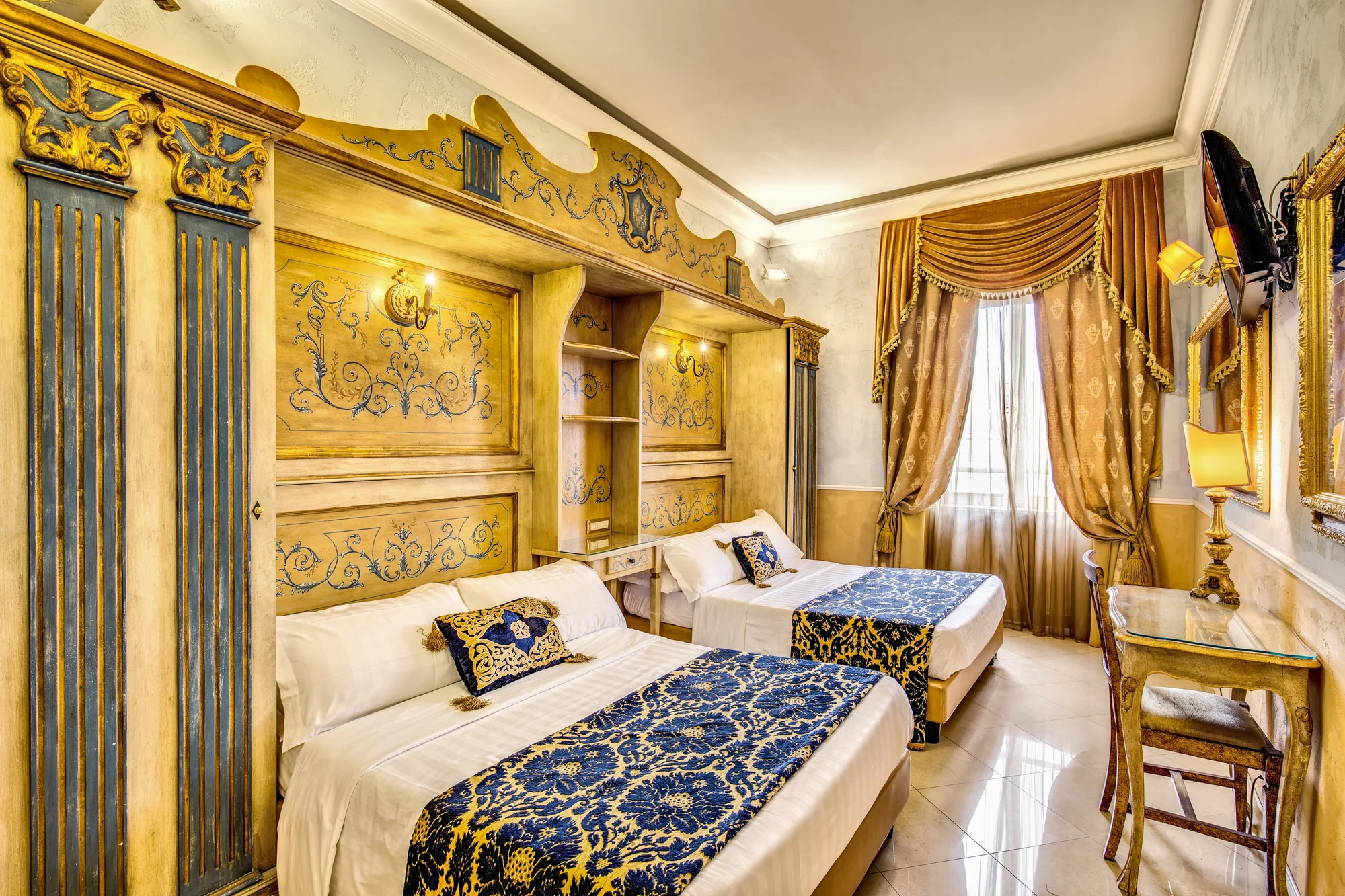 Luxusní 4* hotel v centru Říma: 1,3 km od Fontány di Trevi a 2,5 km od Kolosea