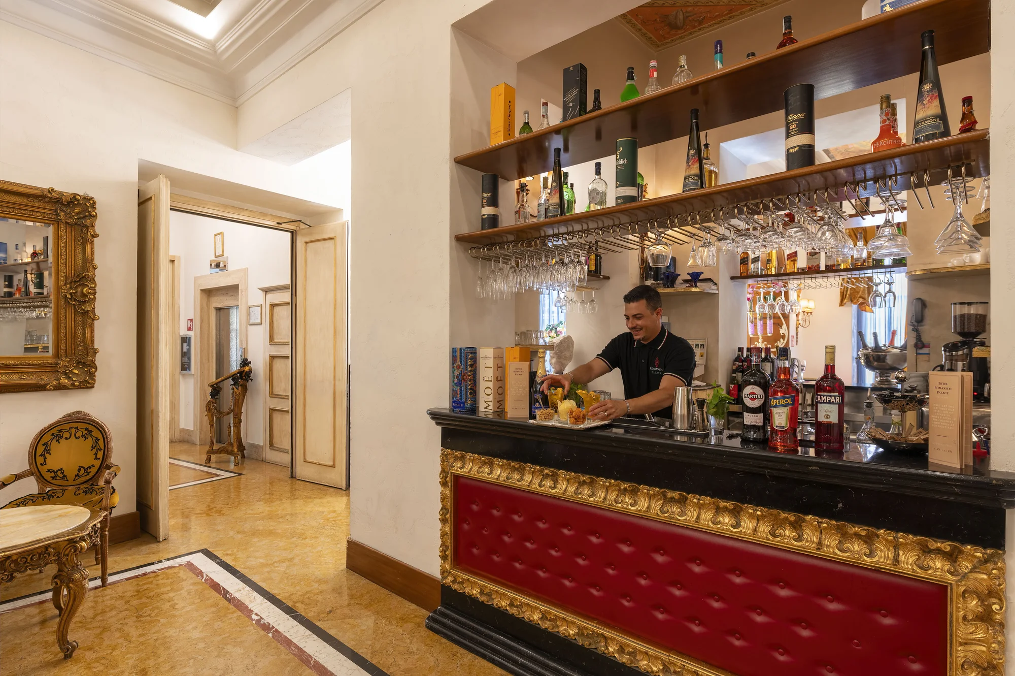 Luxusní 4* hotel v centru Říma: 1,3 km od Fontány di Trevi a 2,5 km od Kolosea