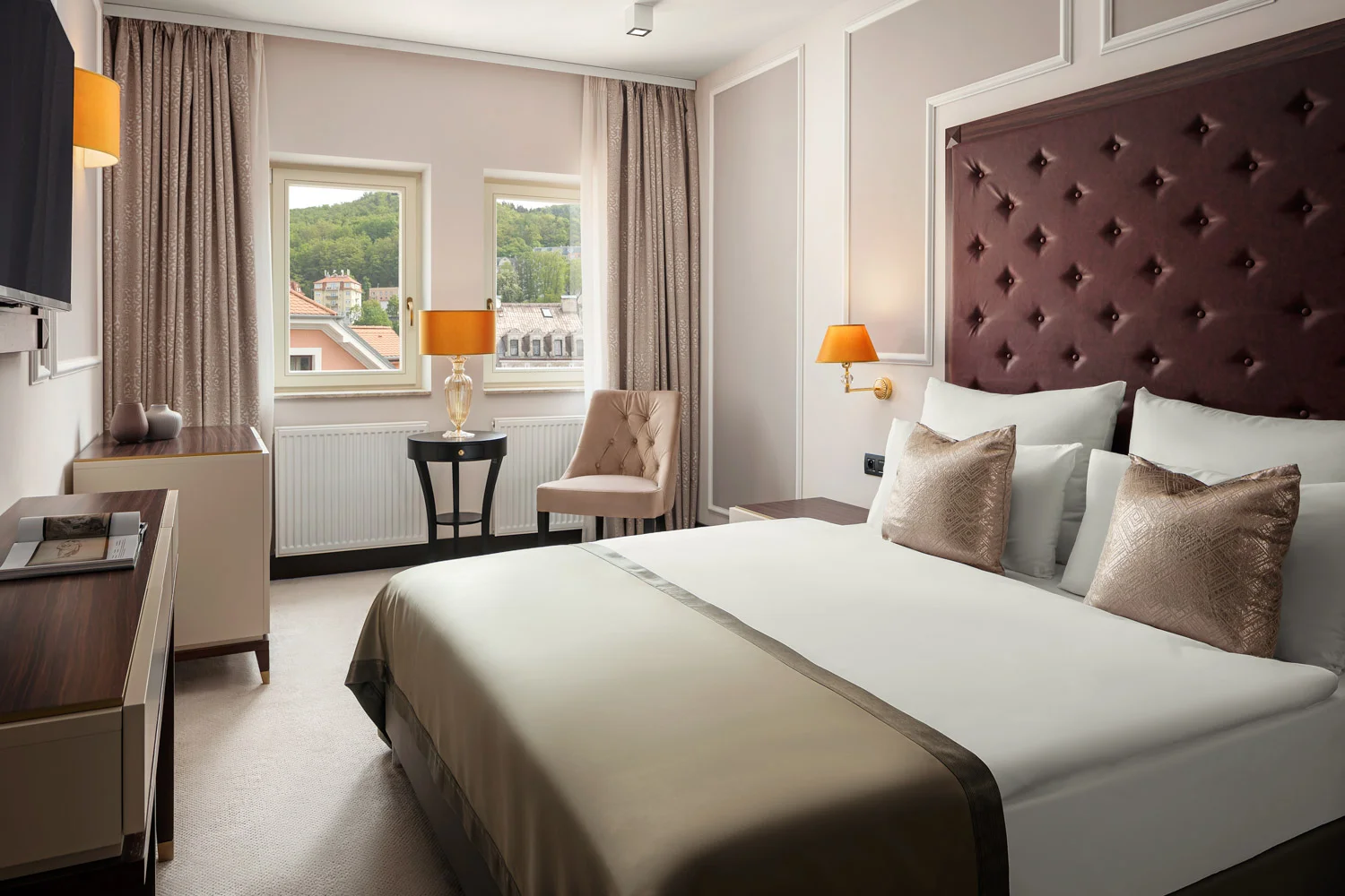 Luxusní butikový hotel v srdci Karlových Varů: 300 m od Vřídelní kolonády, polopenze i procedury