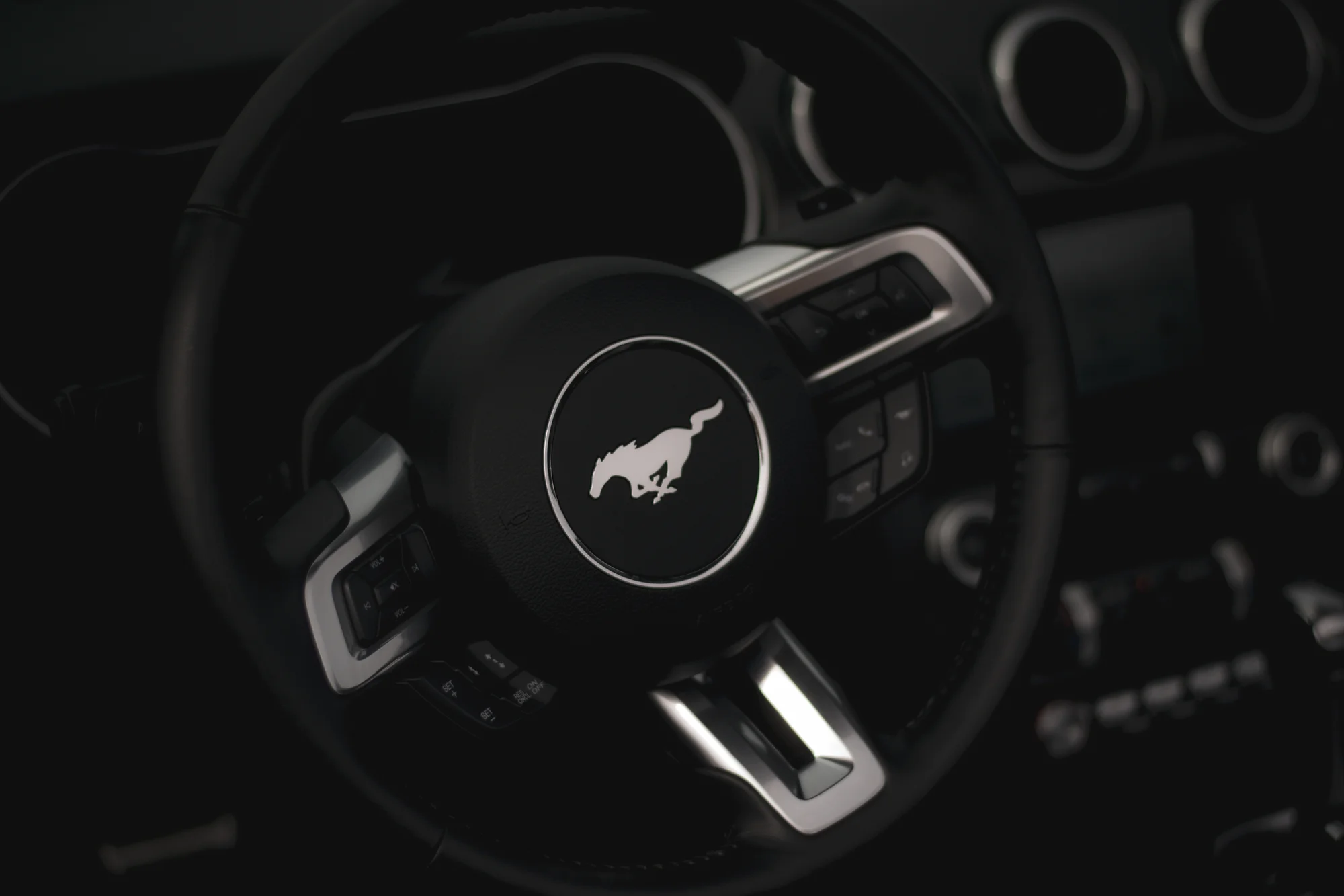 Zážitková jízda s Fordem Mustang California Special 5.0 V8 na 12 až 72 hodin