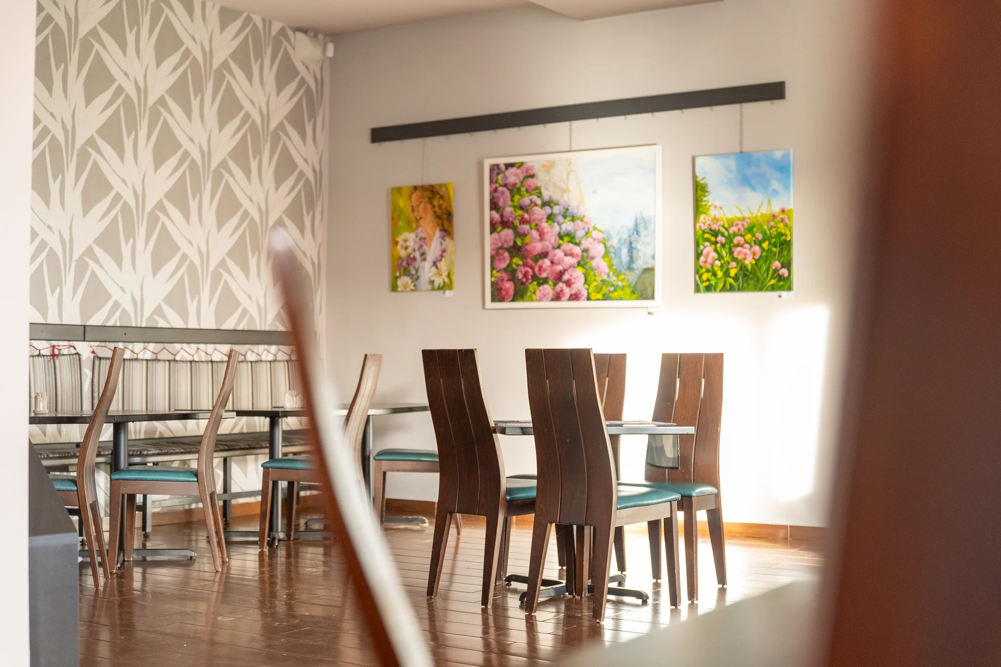 Tříchodové menu pro 2 osoby: kachní paštika, špíz z vepřové panenky a štrúdl se zmrzlinou i prosecco