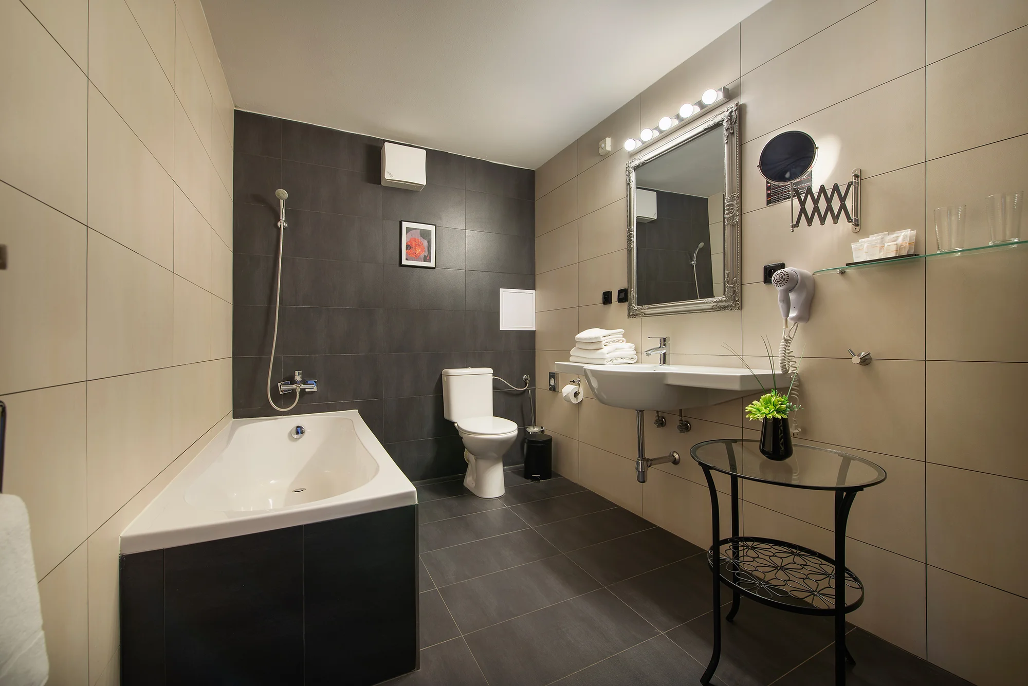 Hotel ve sklářském ráji: pobyt se snídaní či polopenzí, wellness, dámská jízda i bylinkový pobyt