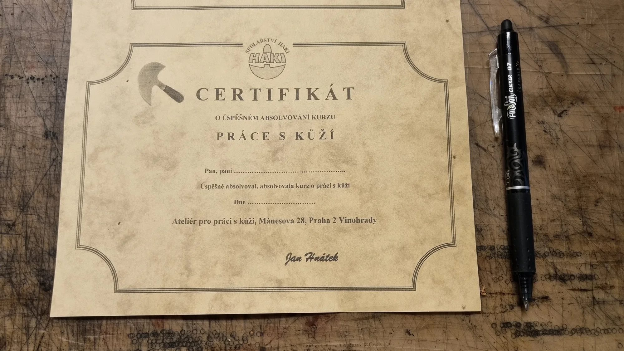 Individuální kurz sedlářství aneb práce s kůží s Janem Hnátkem v ateliéru na pražských Vinohradech